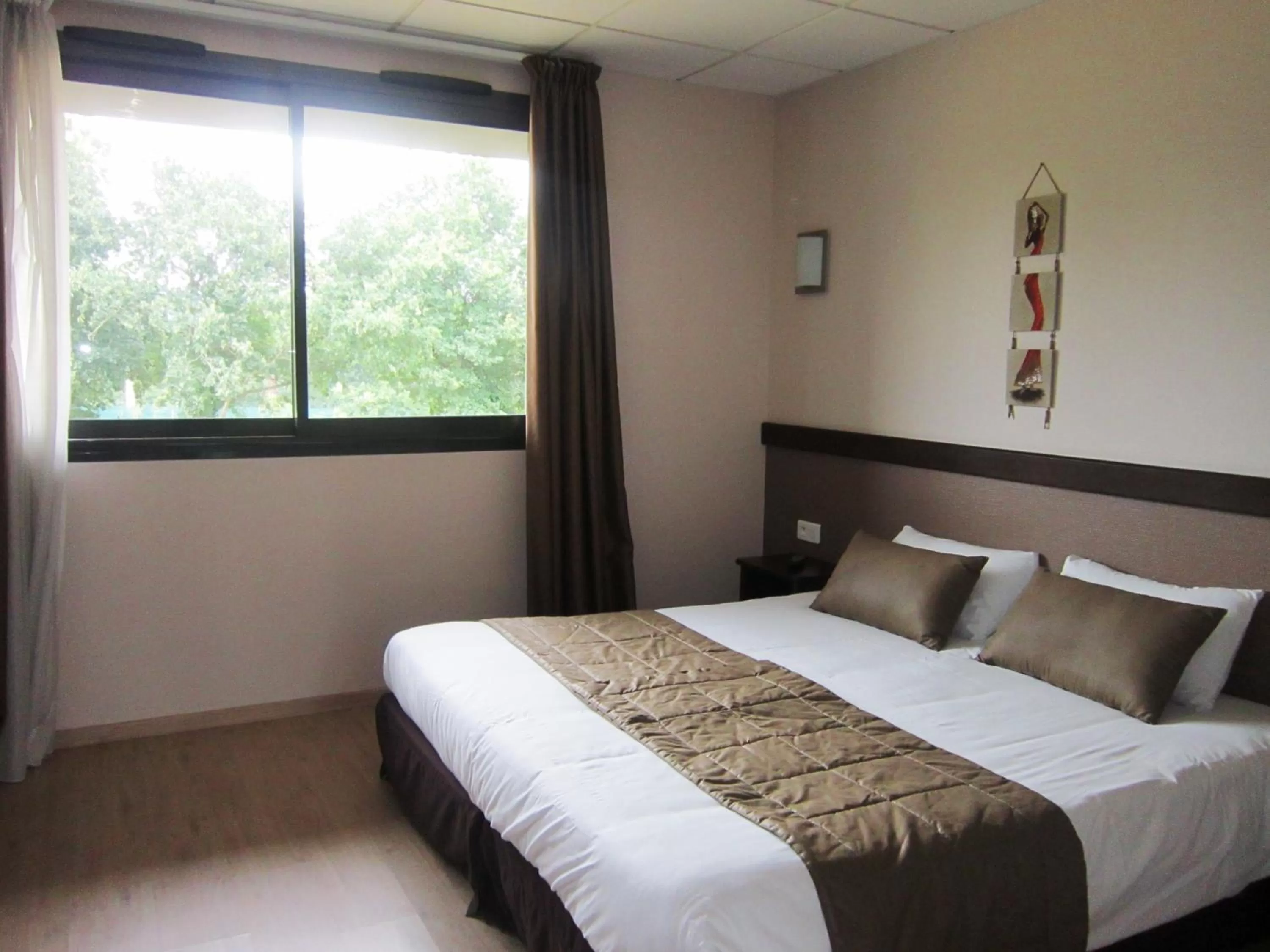 Photo of the whole room in Hôtel Particulier VILLA DES MARAIS