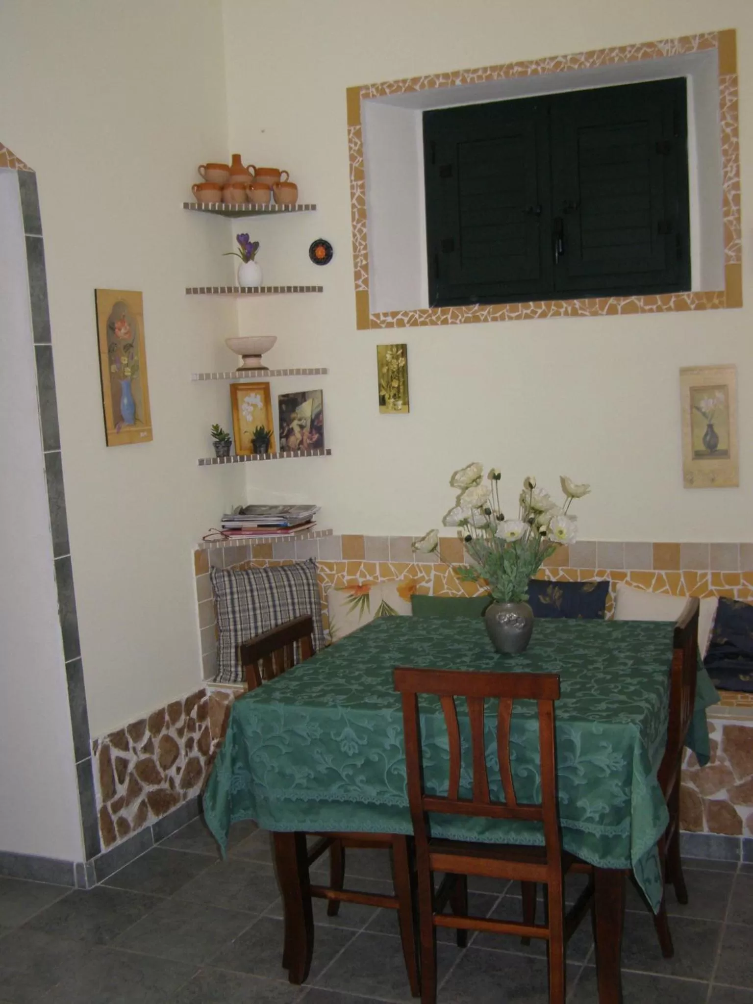 Dining area, TV/Entertainment Center in B&B Casa Dei Mille