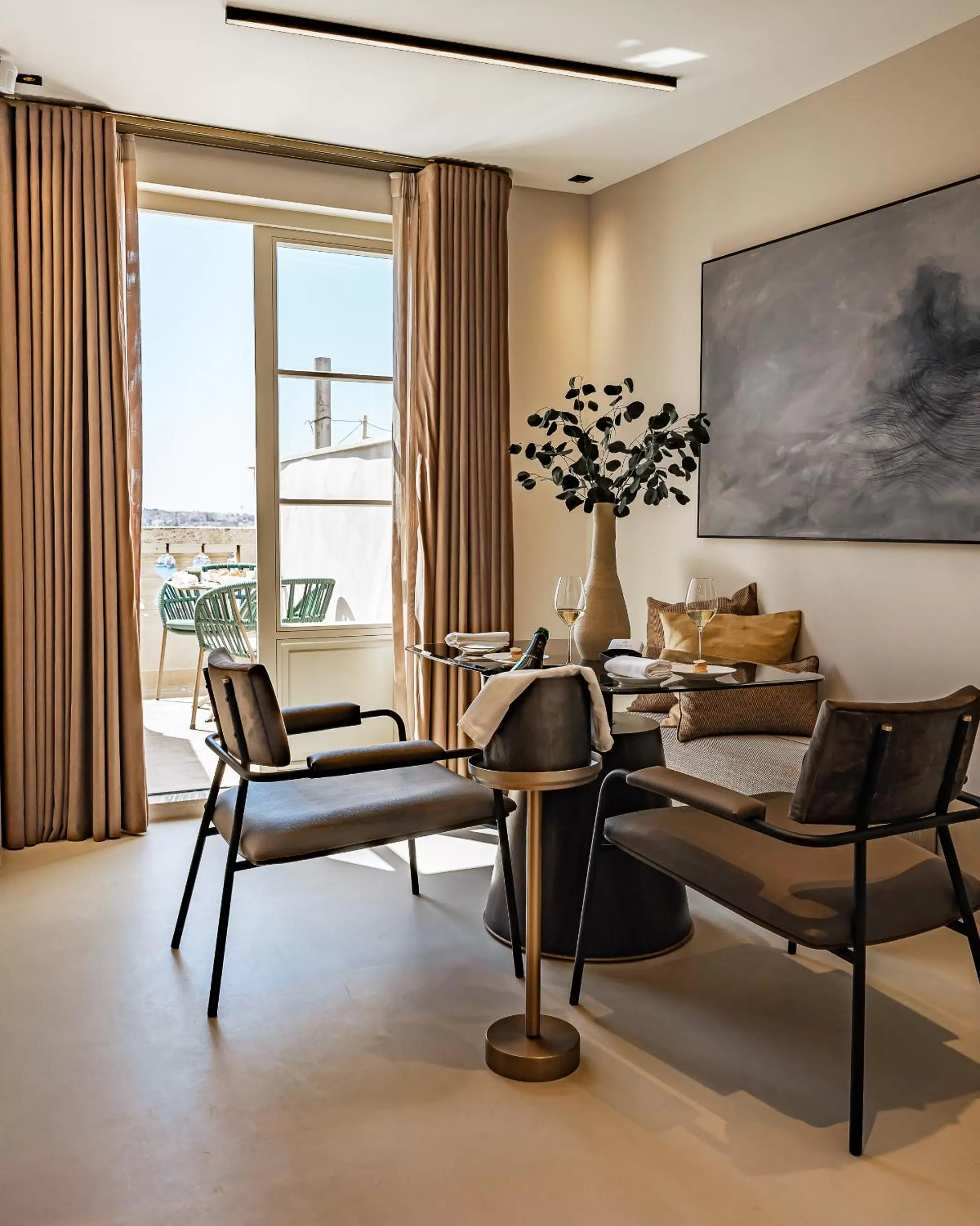 Dining area in Iniala Harbour House