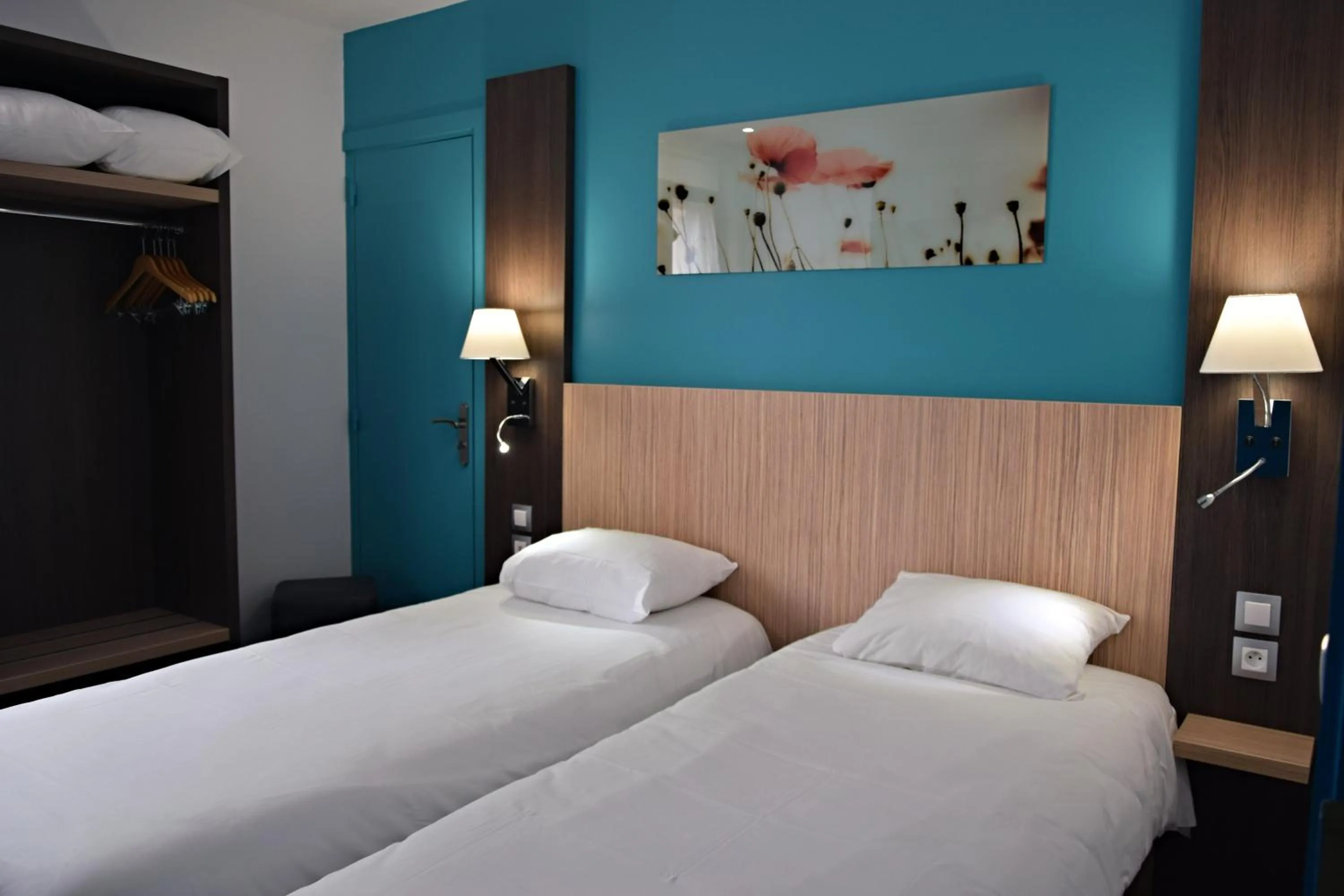 Photo of the whole room, Bed in Contact Hotel Le Seino Marin - Cléon Elbeuf Rouen