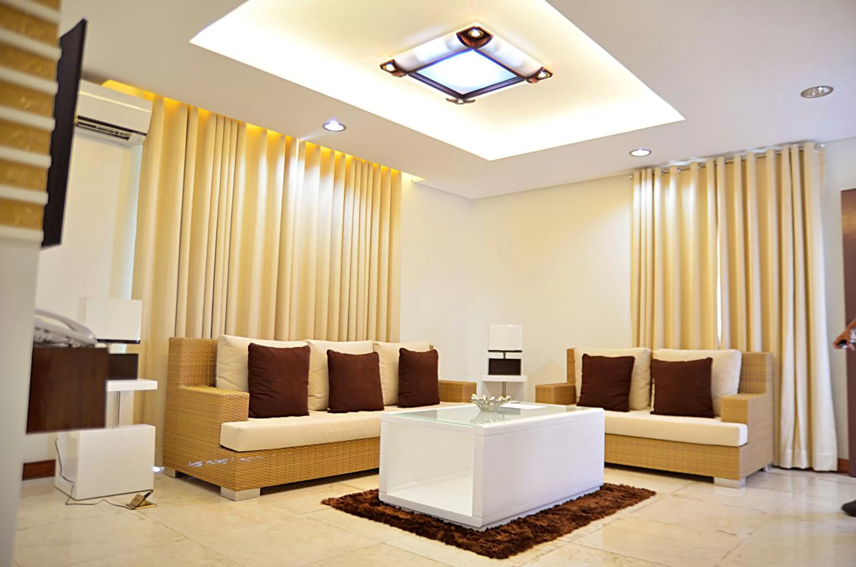 Living room in Thunderbird Resorts - Poro Point