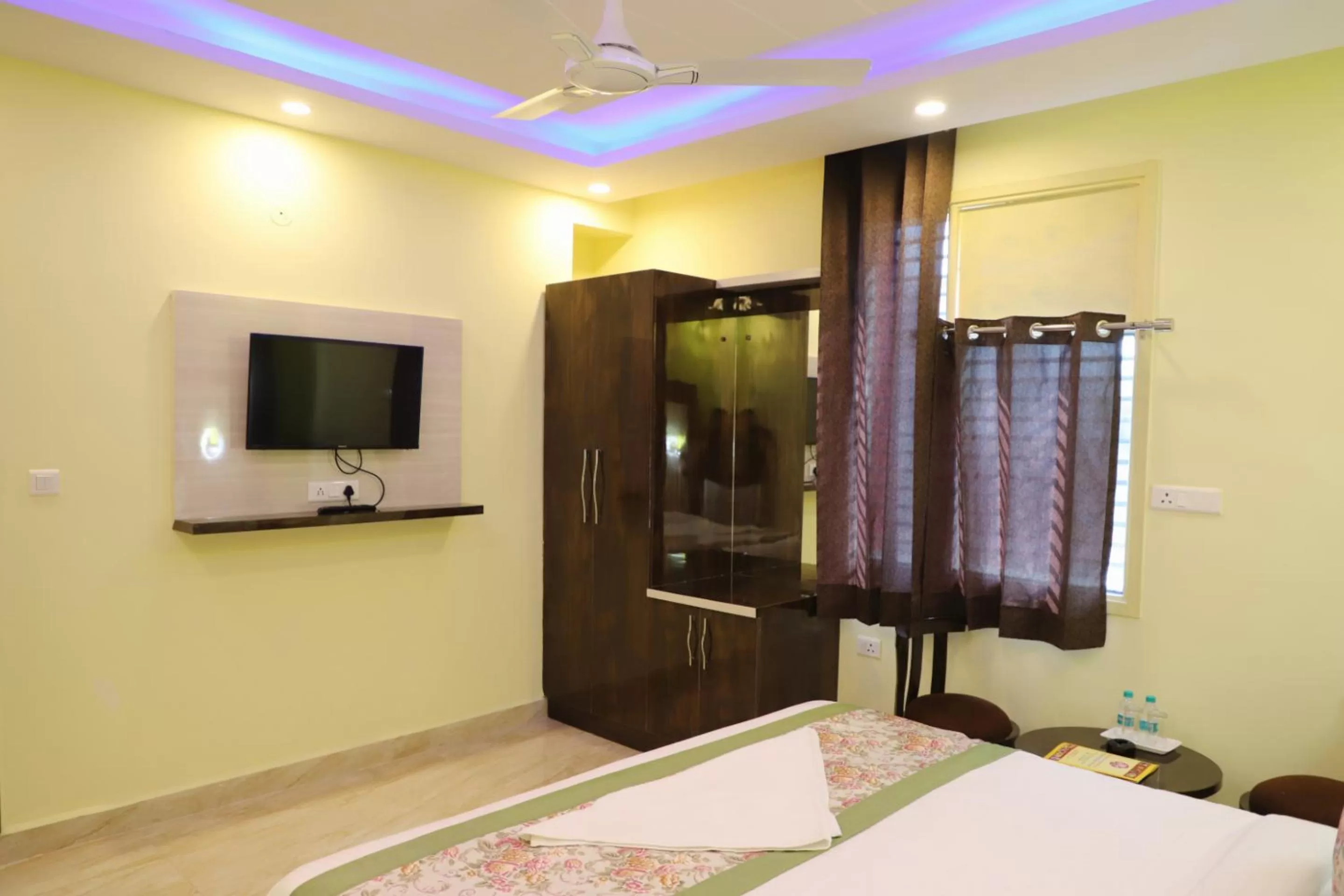 Photo of the whole room, Bed in Airport Hotel Shivaka Inn