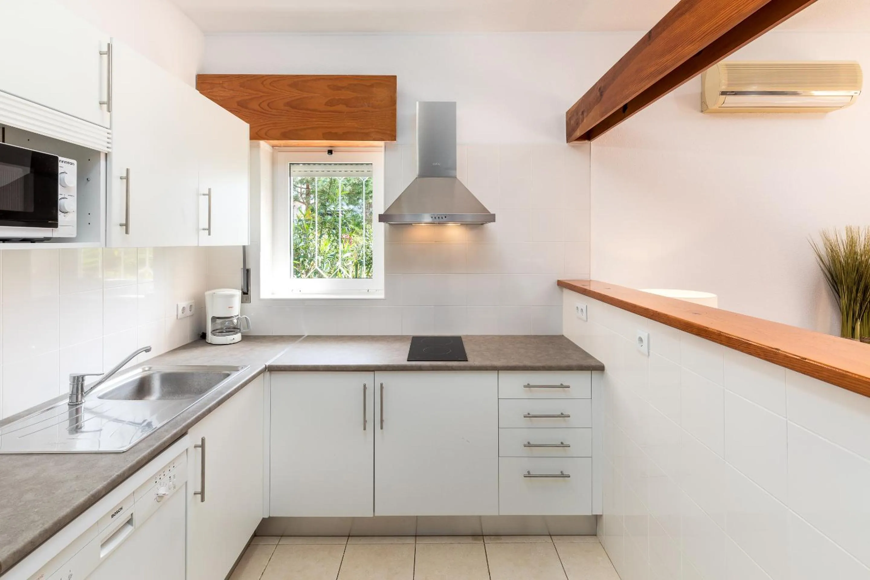 Kitchen or kitchenette in Apartamentos Turisticos Pinhal Da Marina