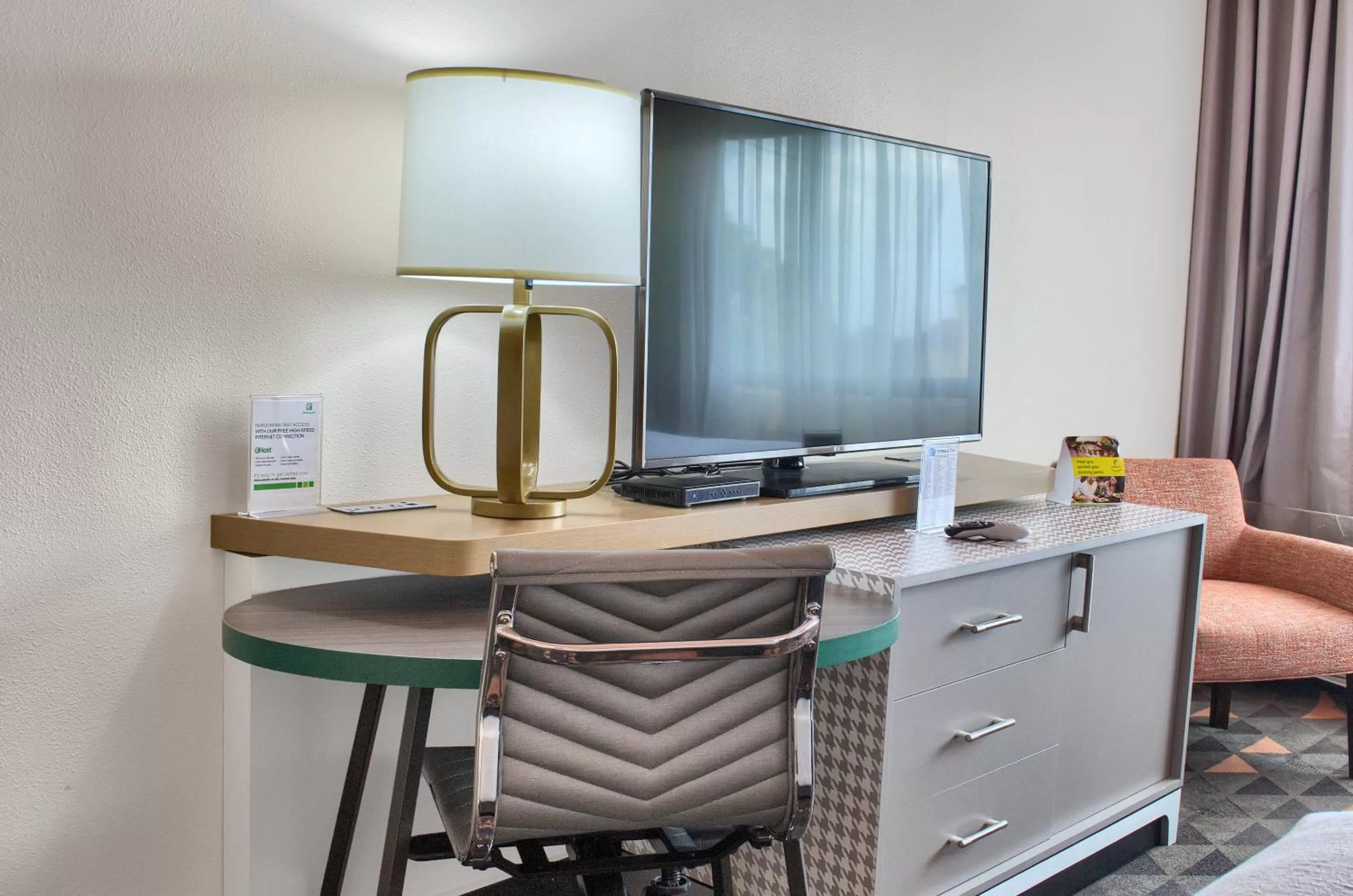 Photo of the whole room in Holiday Inn Mobile West I-10 by IHG