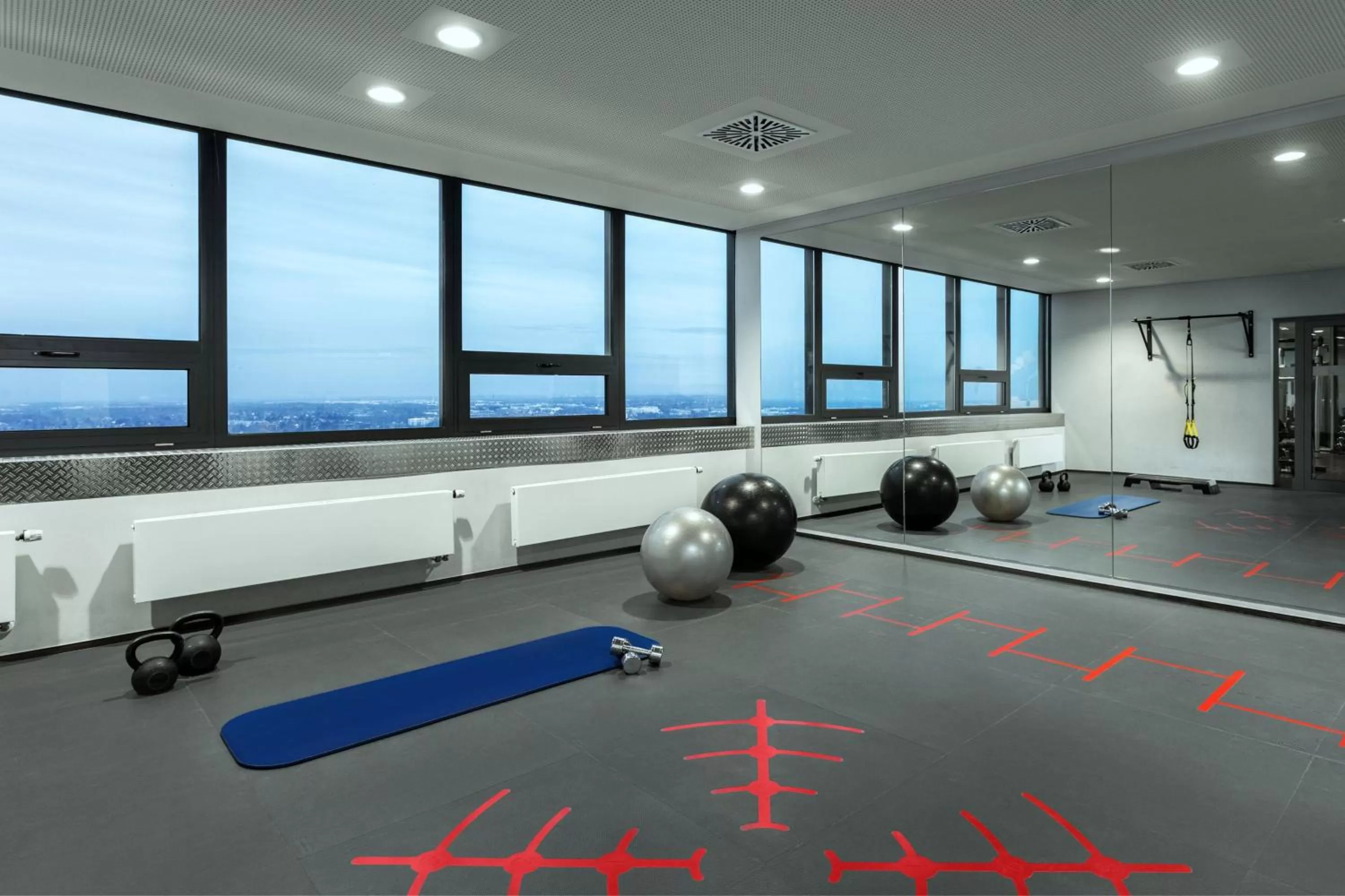 Fitness centre/facilities in Four Points by Sheraton Munich Arabellapark