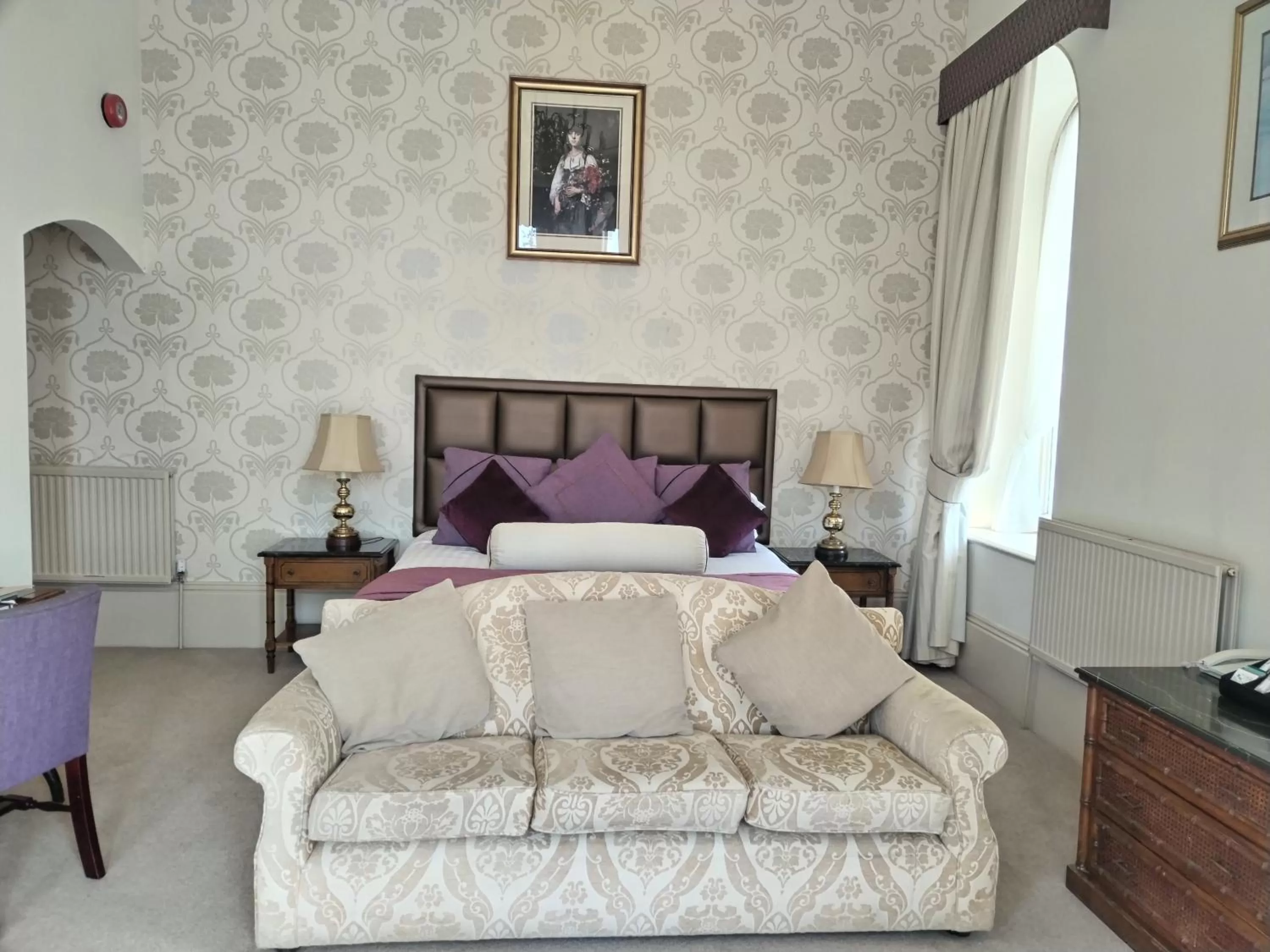 Bedroom, Bed in Abbey Sands Hotel