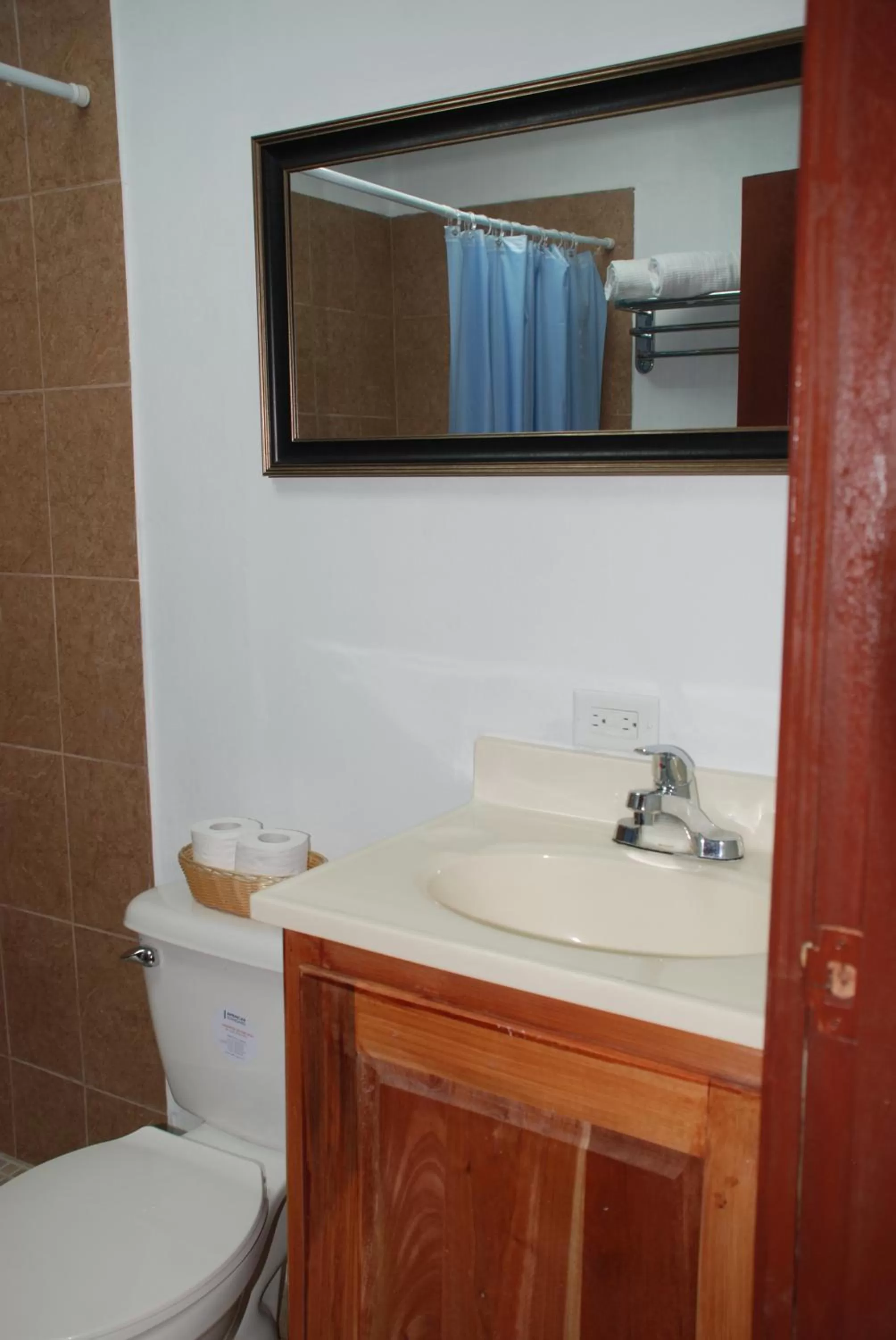 Bathroom in Hotel Coastalbay 2 & Golf Cart Rental