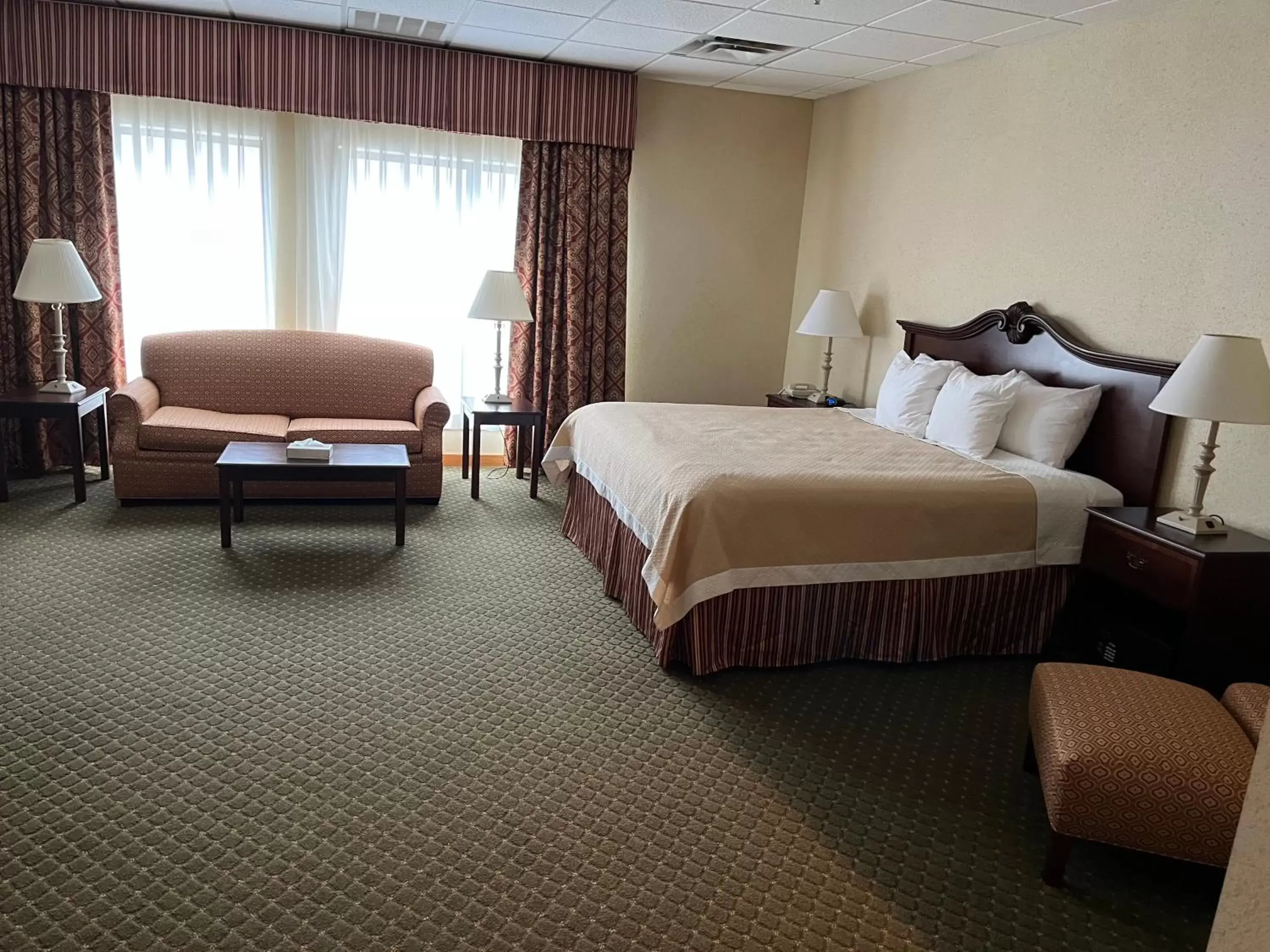 1 King Bed, Studio Suite, South Tower, Non-Smoking in Days Inn & Suites by Wyndham Sutton Flatwoods 1 King Bed, Studio Suite, South Tower, Non-Smoking in Days Inn & Suites by Wyndham Sutton Flatwoods