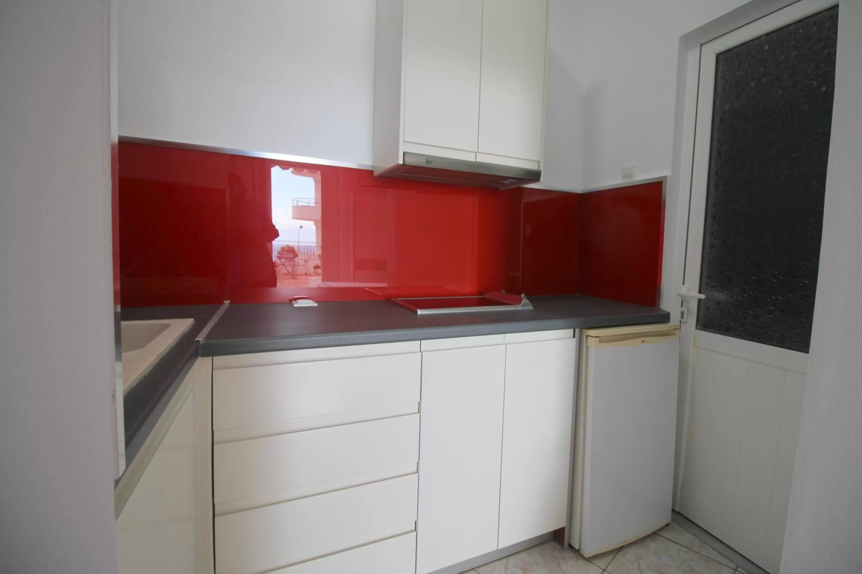 Kitchen or kitchenette in Murati Suites Sarandë