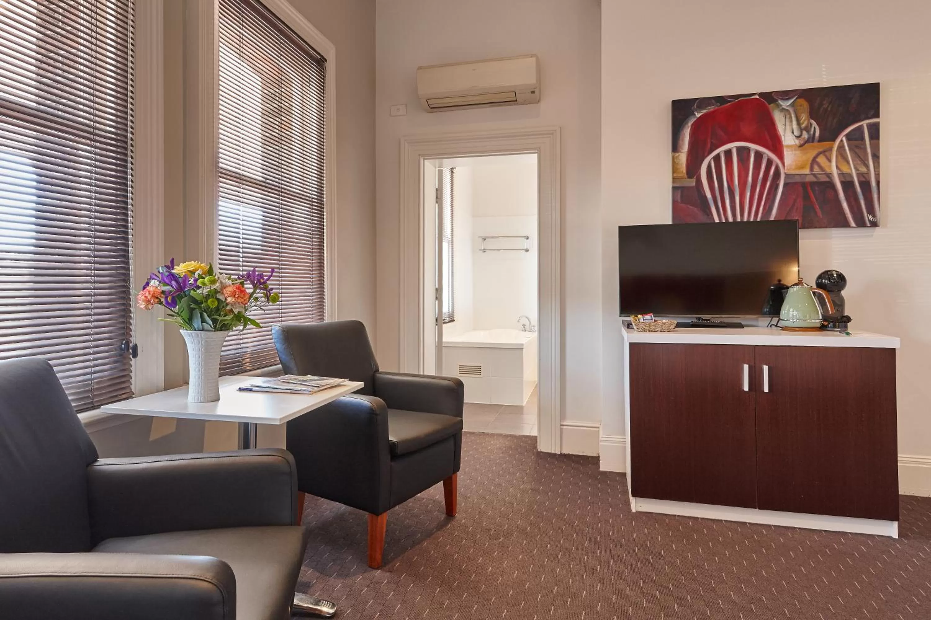 Bathroom in Auldington Hotel