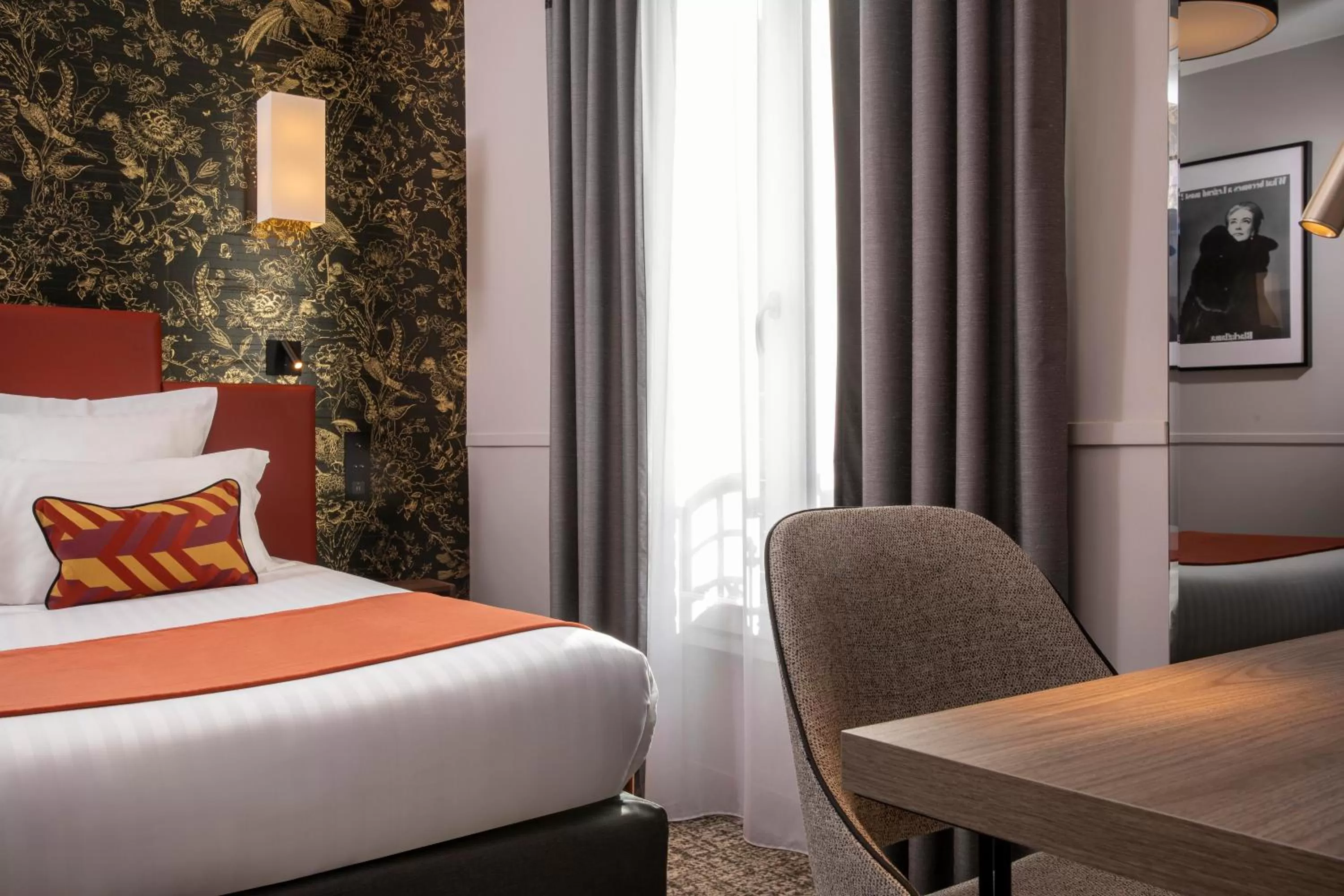 Bedroom, Bed in Daunou Opéra