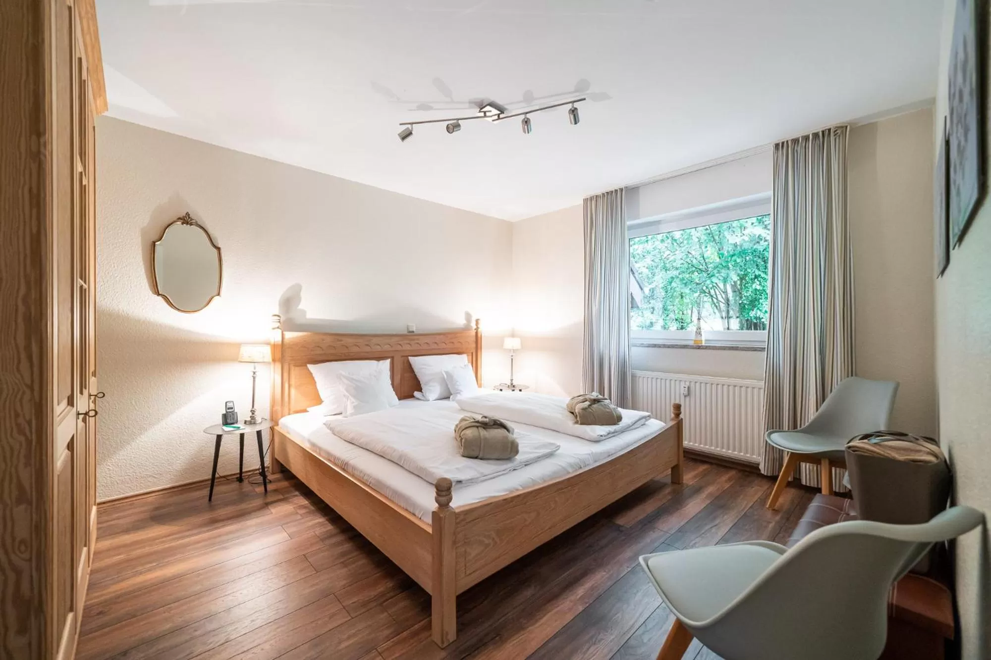 Bed in Waldhotel Tannenhäuschen