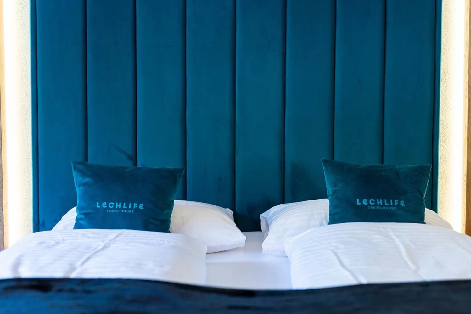 Photo of the whole room, Bed in Wellness Aparthotel "Lechlife" incl Pool - 400m zum SKILIFT