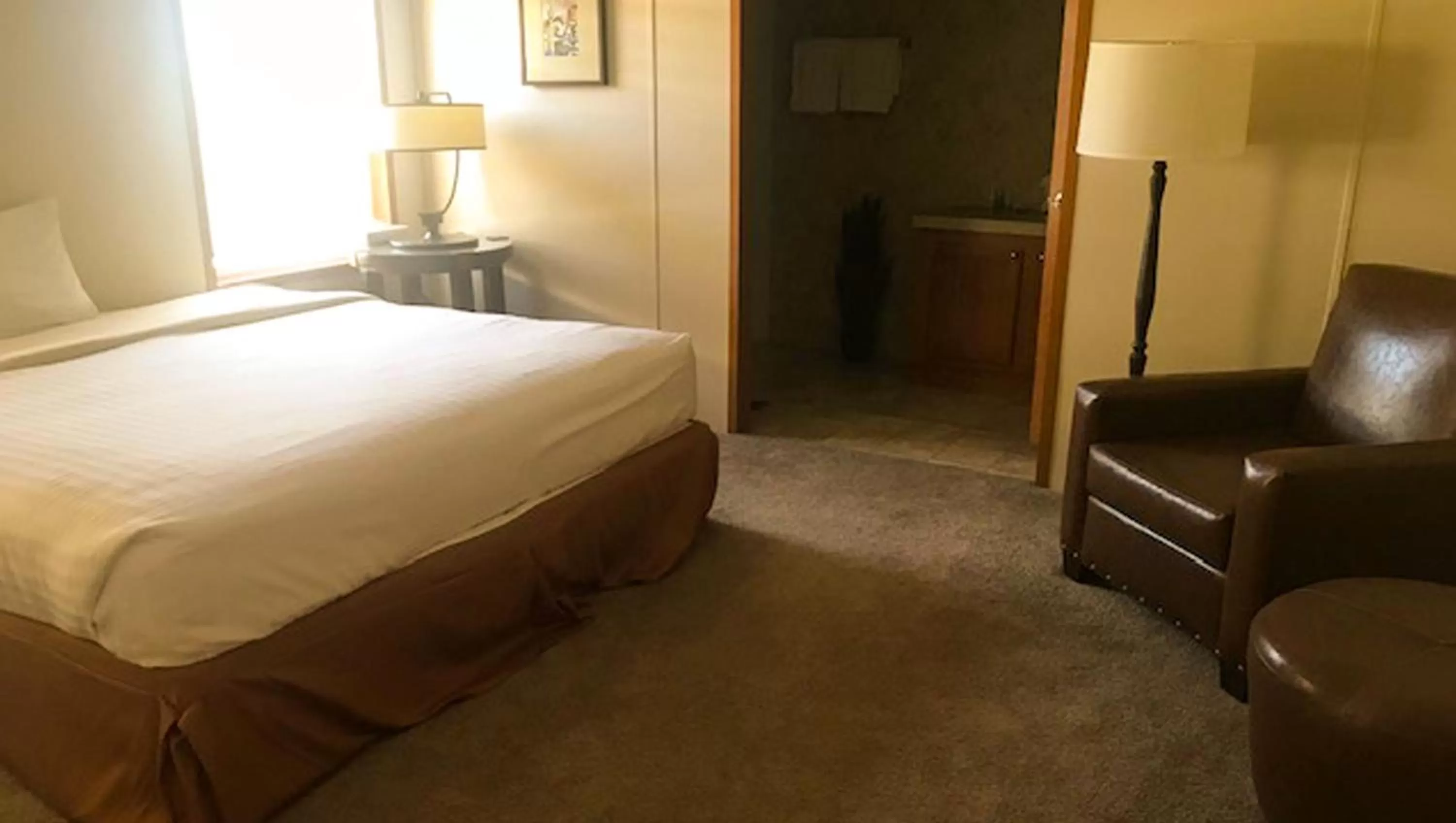 Photo of the whole room, Bed in Ticaboo Lodge