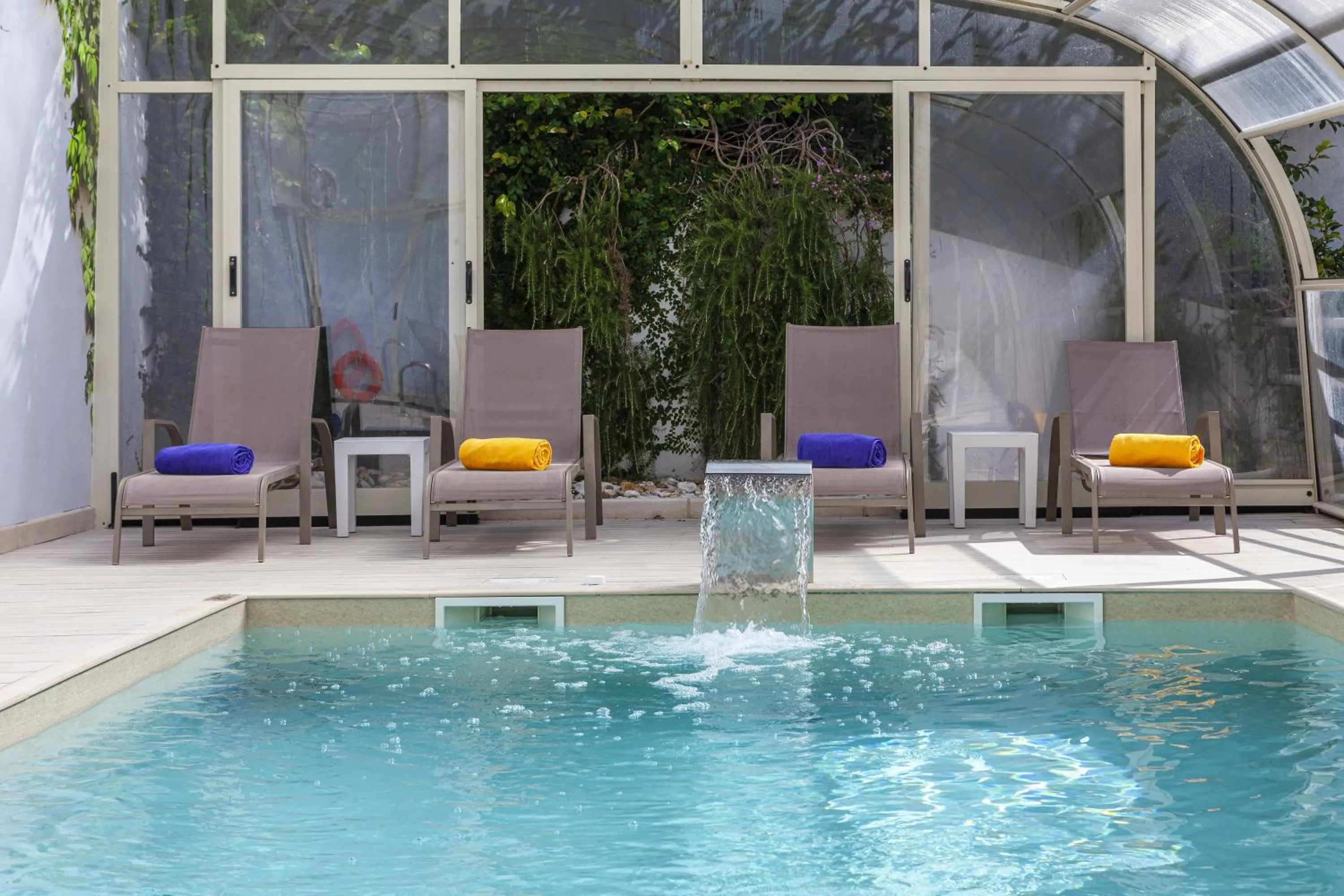 Swimming pool in Boutique Hotel Casa do Outeiro - Arts & Crafts