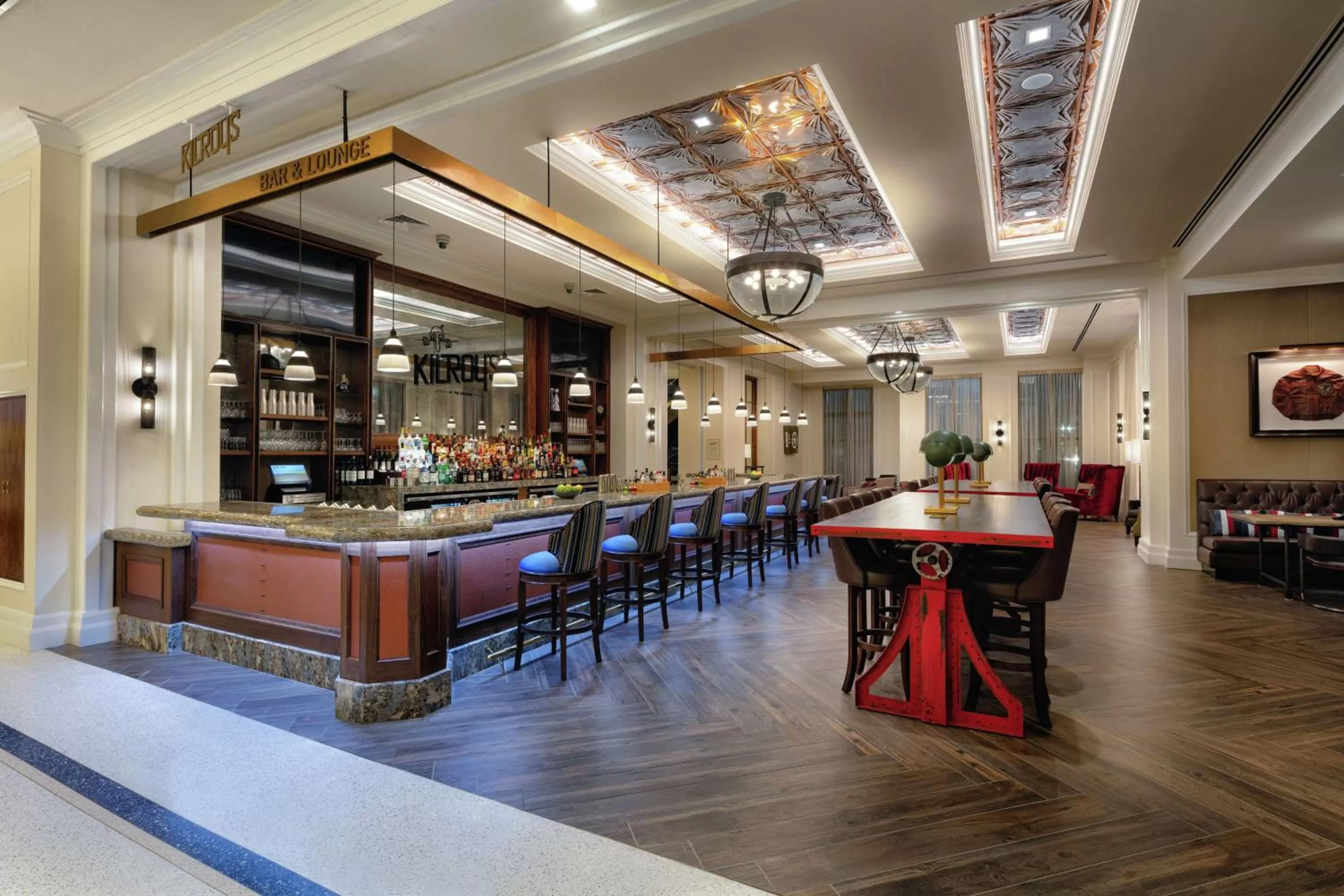 Lounge or bar in The Higgins Hotel New Orleans, Curio Collection by Hilton