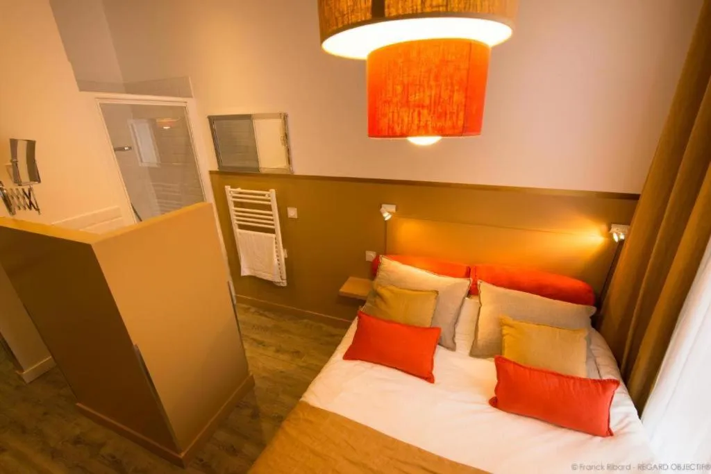 Bed in Hôtel de la Croix-Rousse