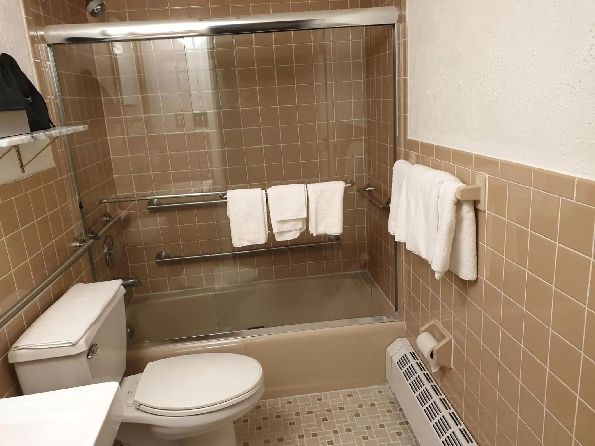 Bathroom in Holland Hotel Free Parking Jersey City