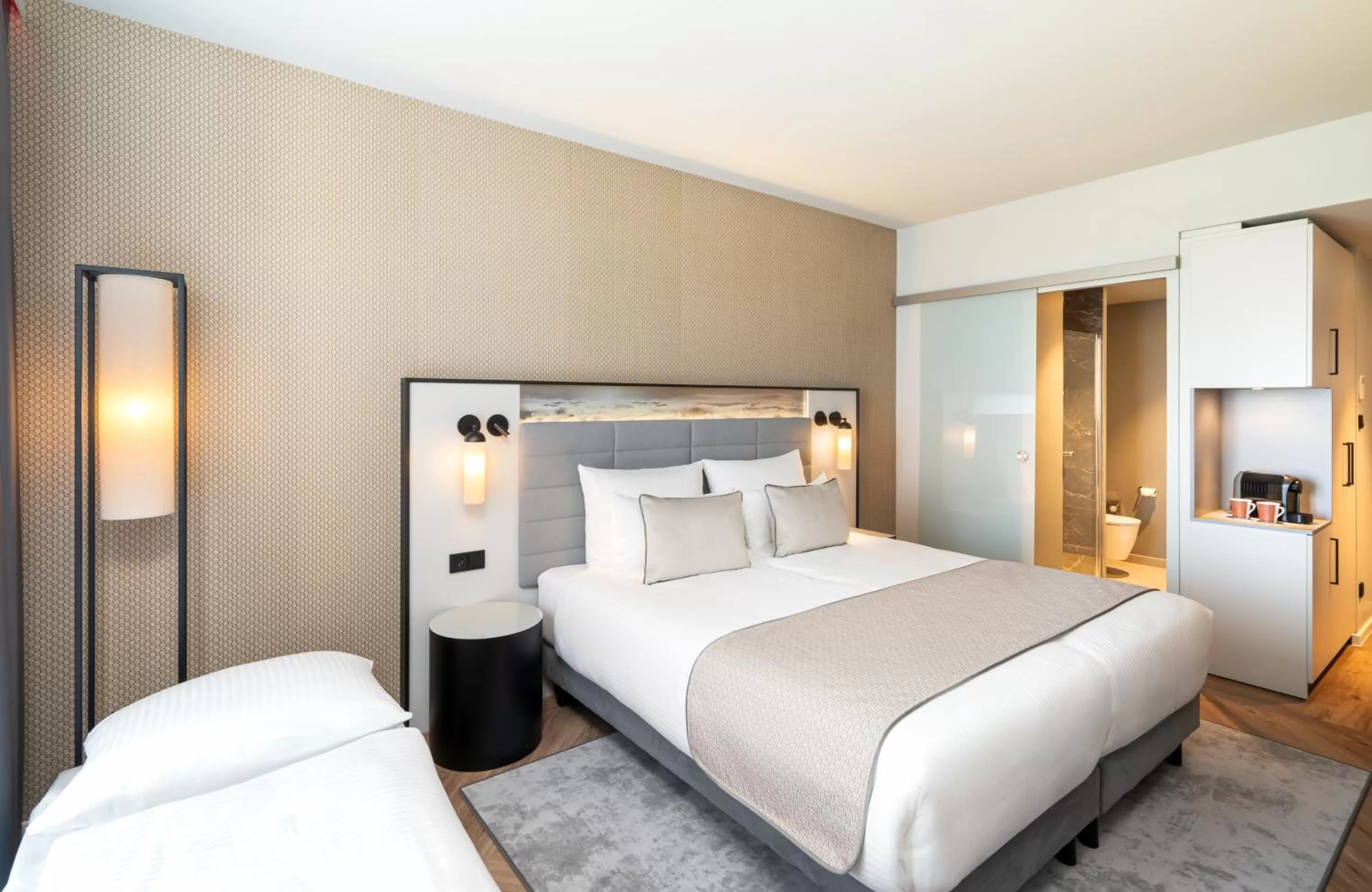 Bedroom, Bed in Leonardo Royal Hotel Cologne Bonn Airport