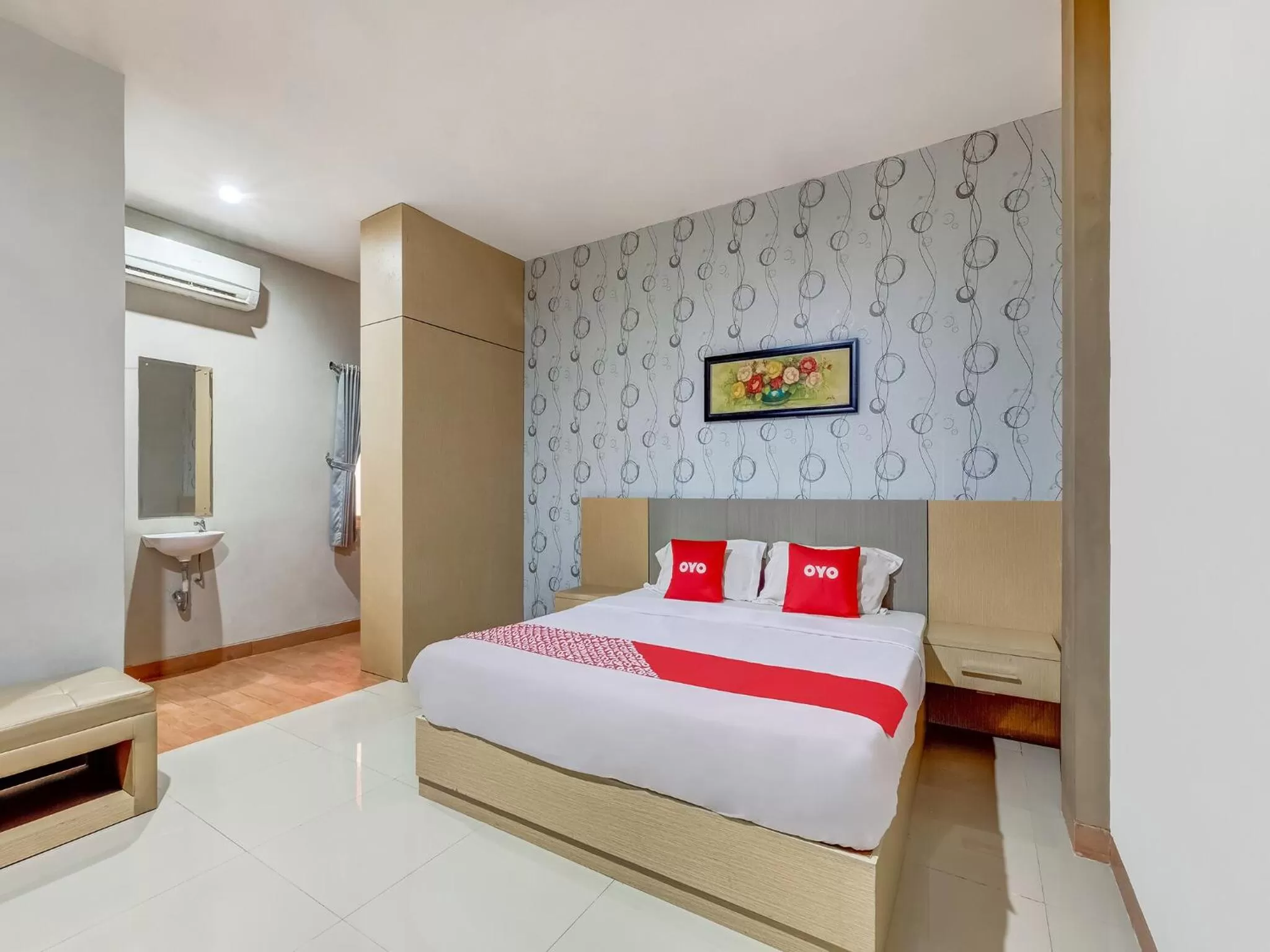 Deluxe Double Room in SUPER OYO Flagship 3726 Tembok Batu Residence