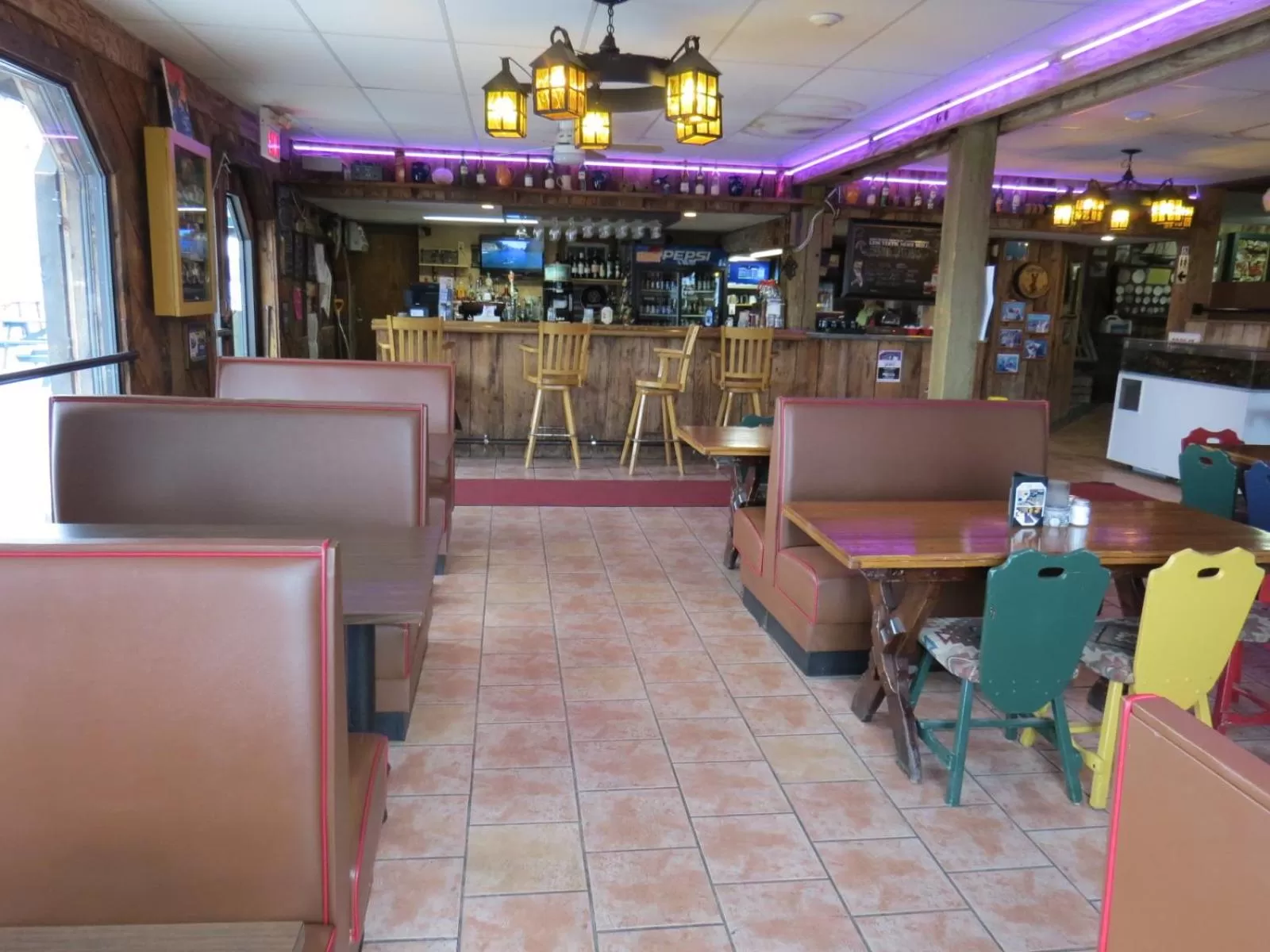 Restaurant/places to eat in Dockside Suites