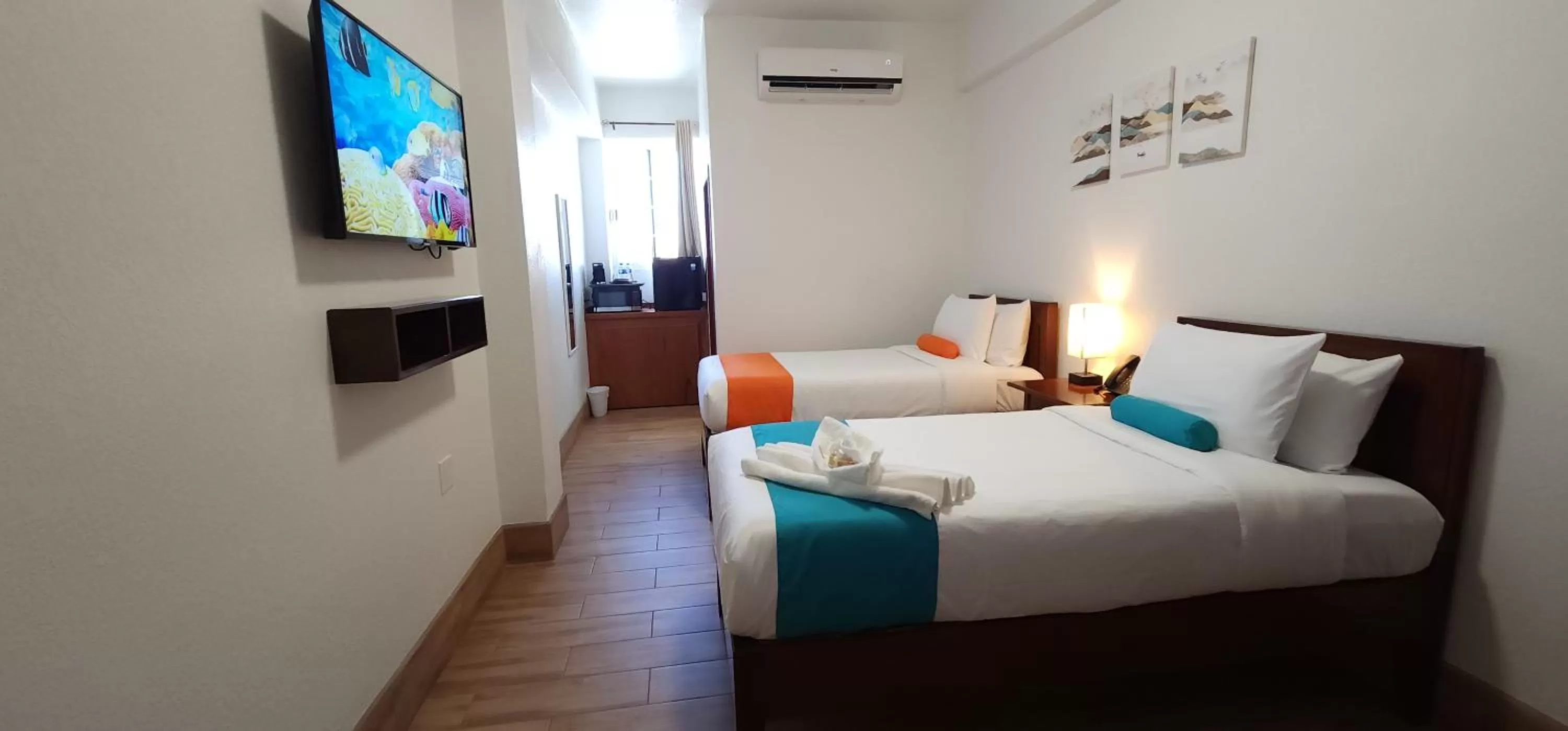 TV and multimedia, Bed in Voyager Sun & Reef Hotel