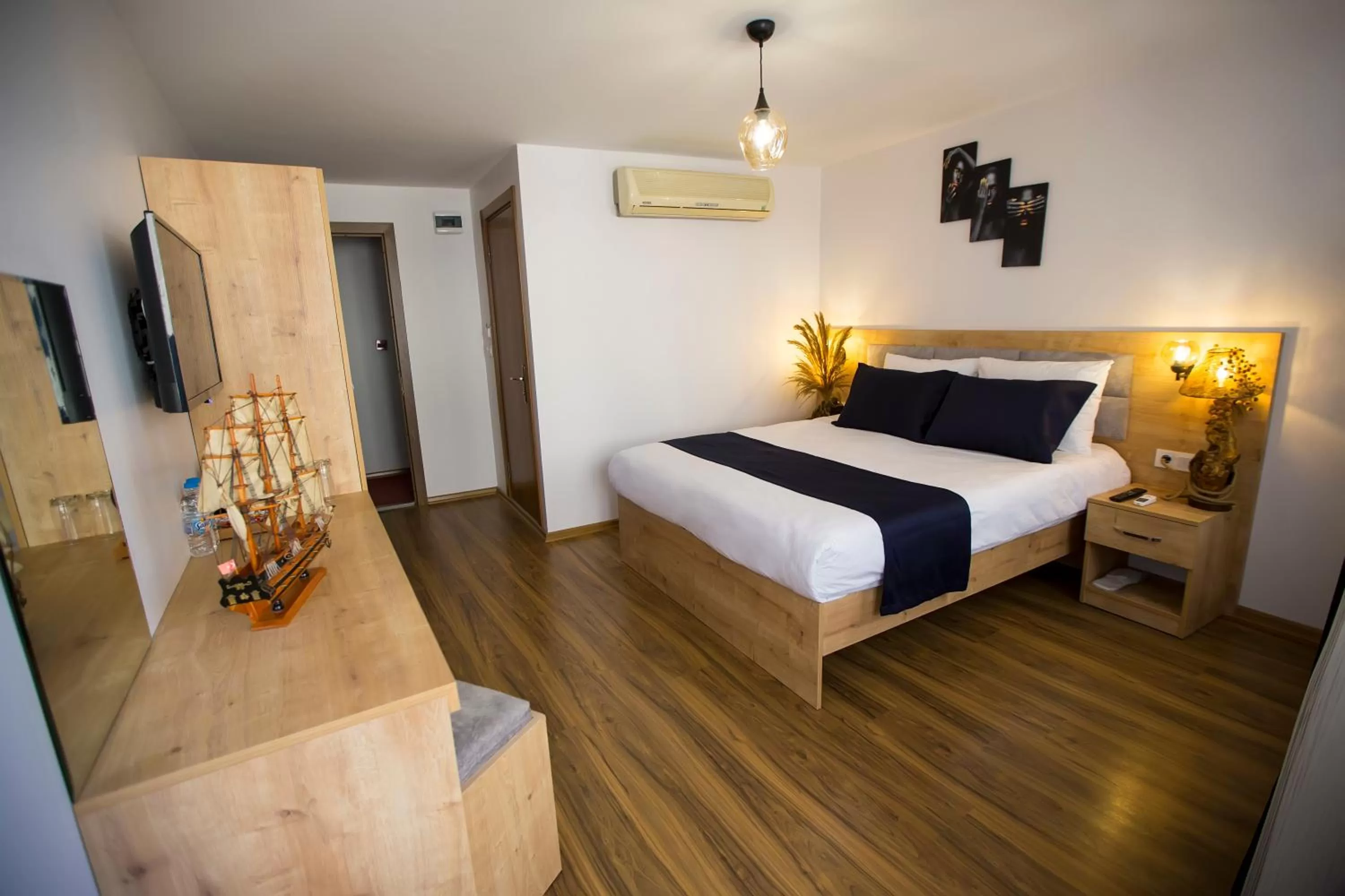 Bed in Golden Street Hotel