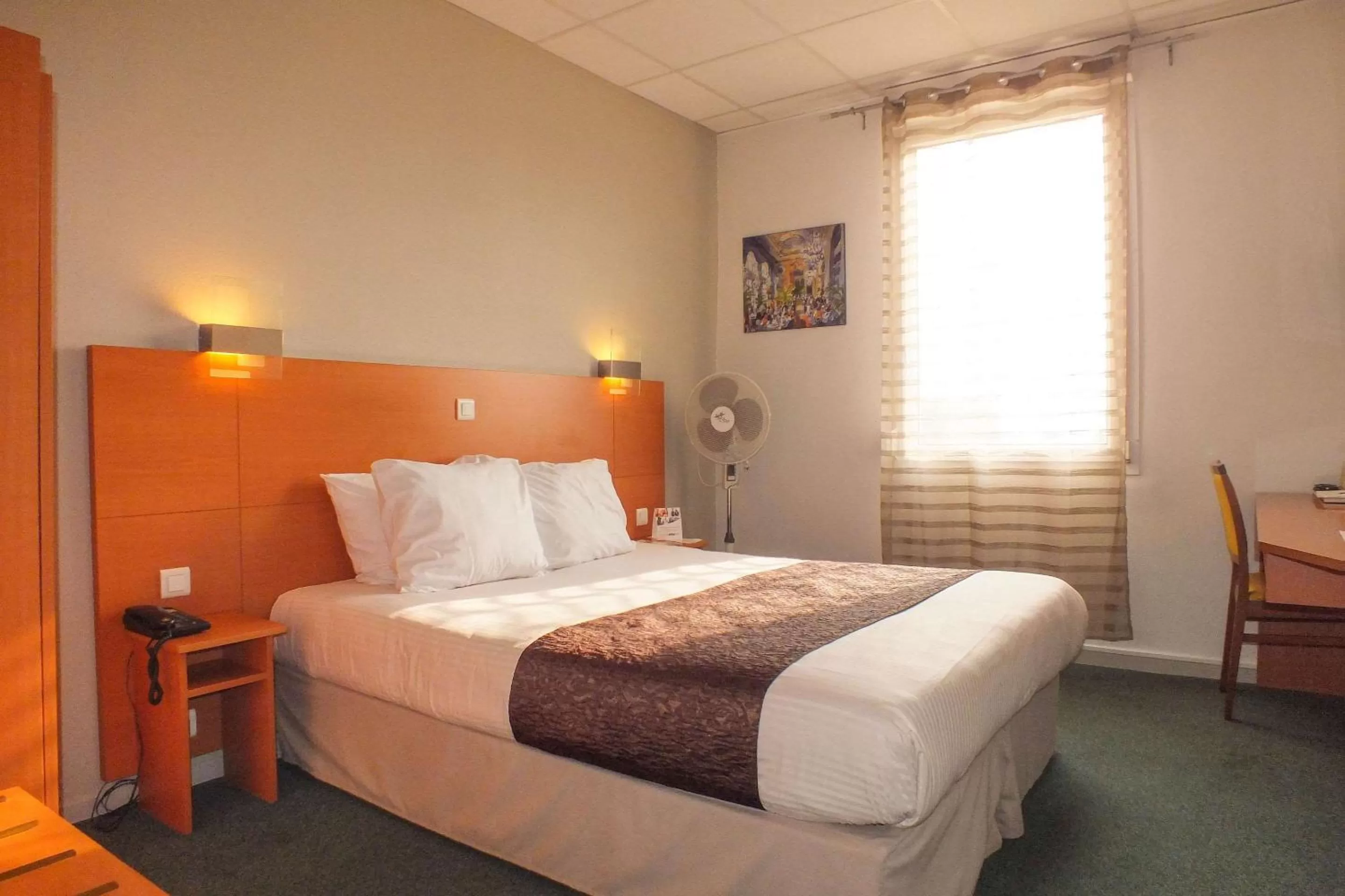 Photo of the whole room, Bed in Hotel Cecil Metz Gare