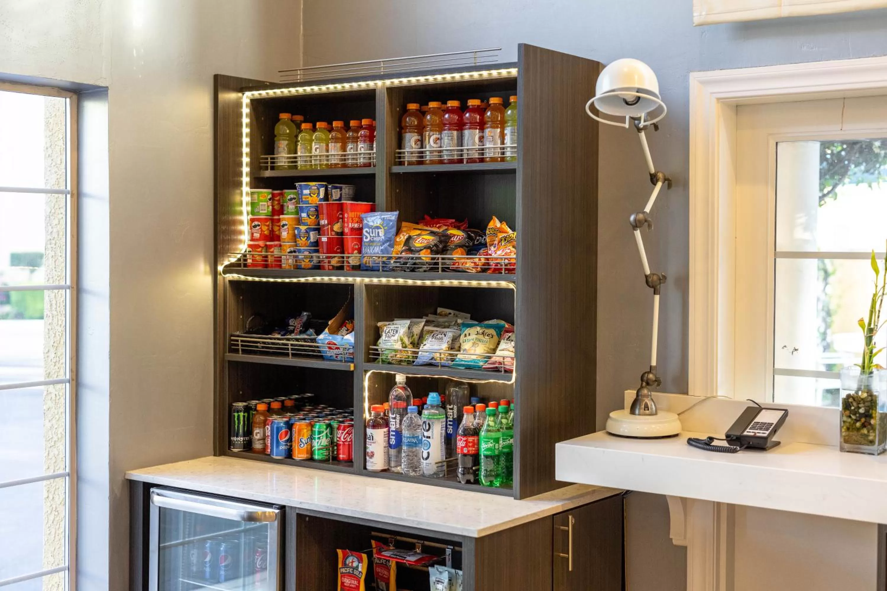 On-site shops in Best Western Plus Dixon Davis