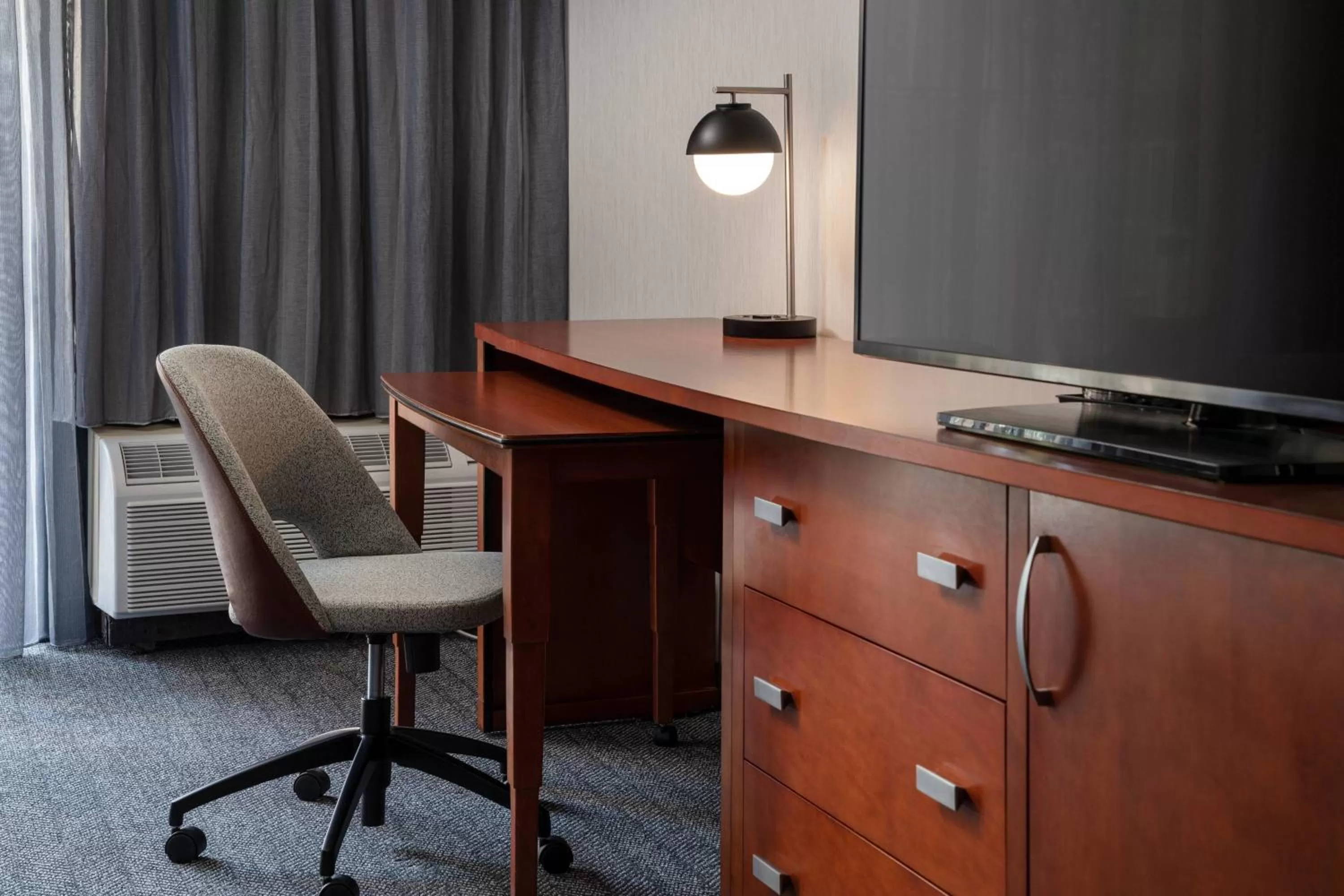 Photo of the whole room in Courtyard Los Angeles Torrance/Palos Verdes