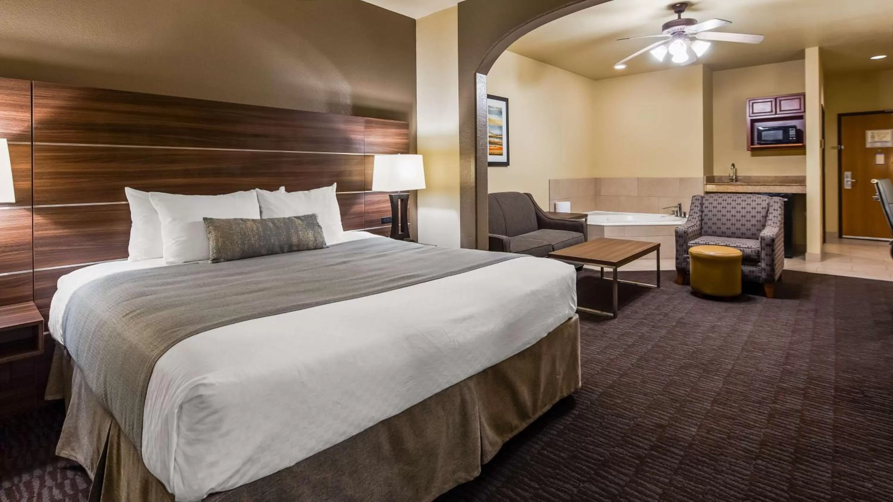 King Suite with Spa Bath with Sofa Bed - Non-smoking in Best Western Plus Hill Country Suites - San Antonio