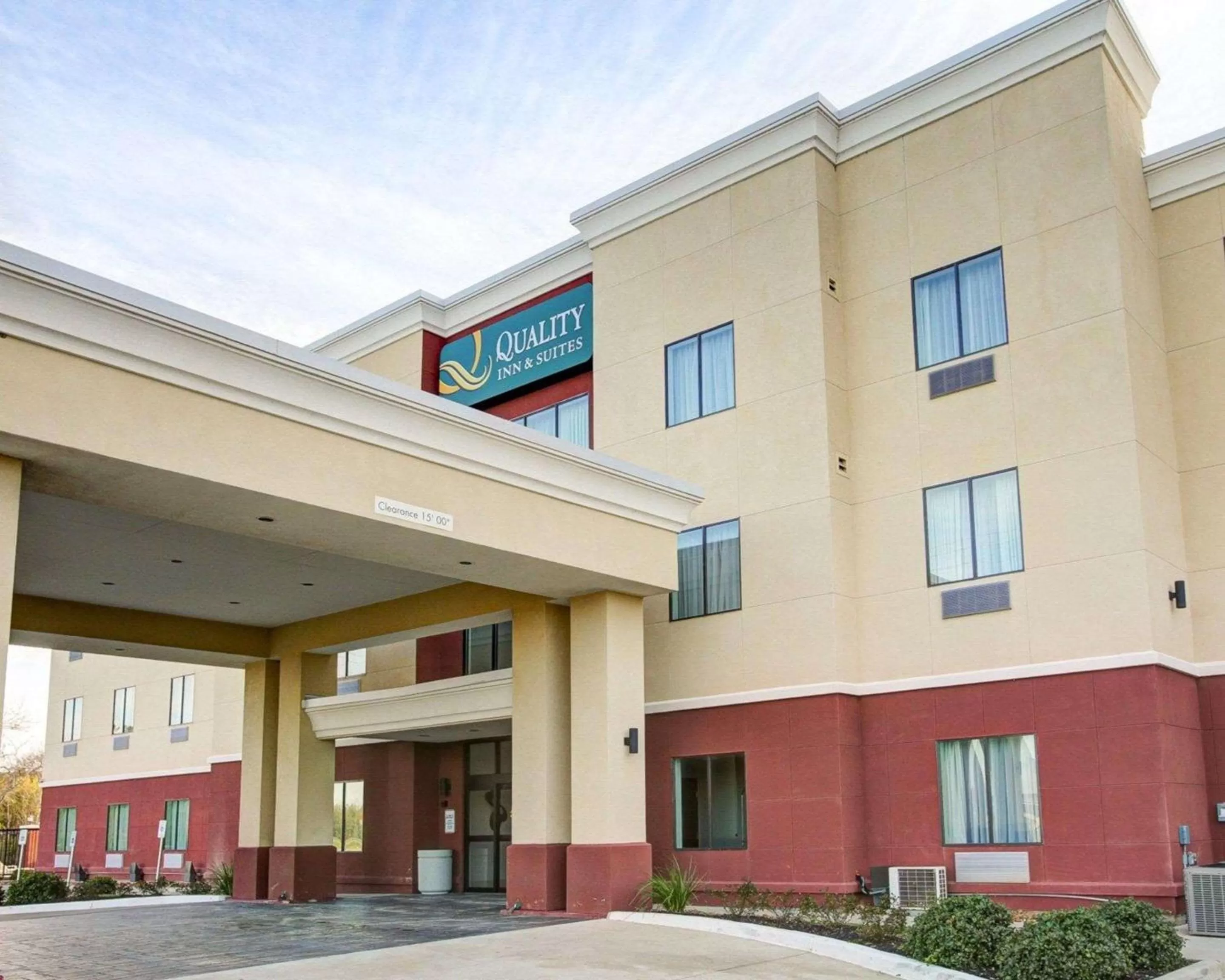 Property building in Quality Inn & Suites Bryan-College Station