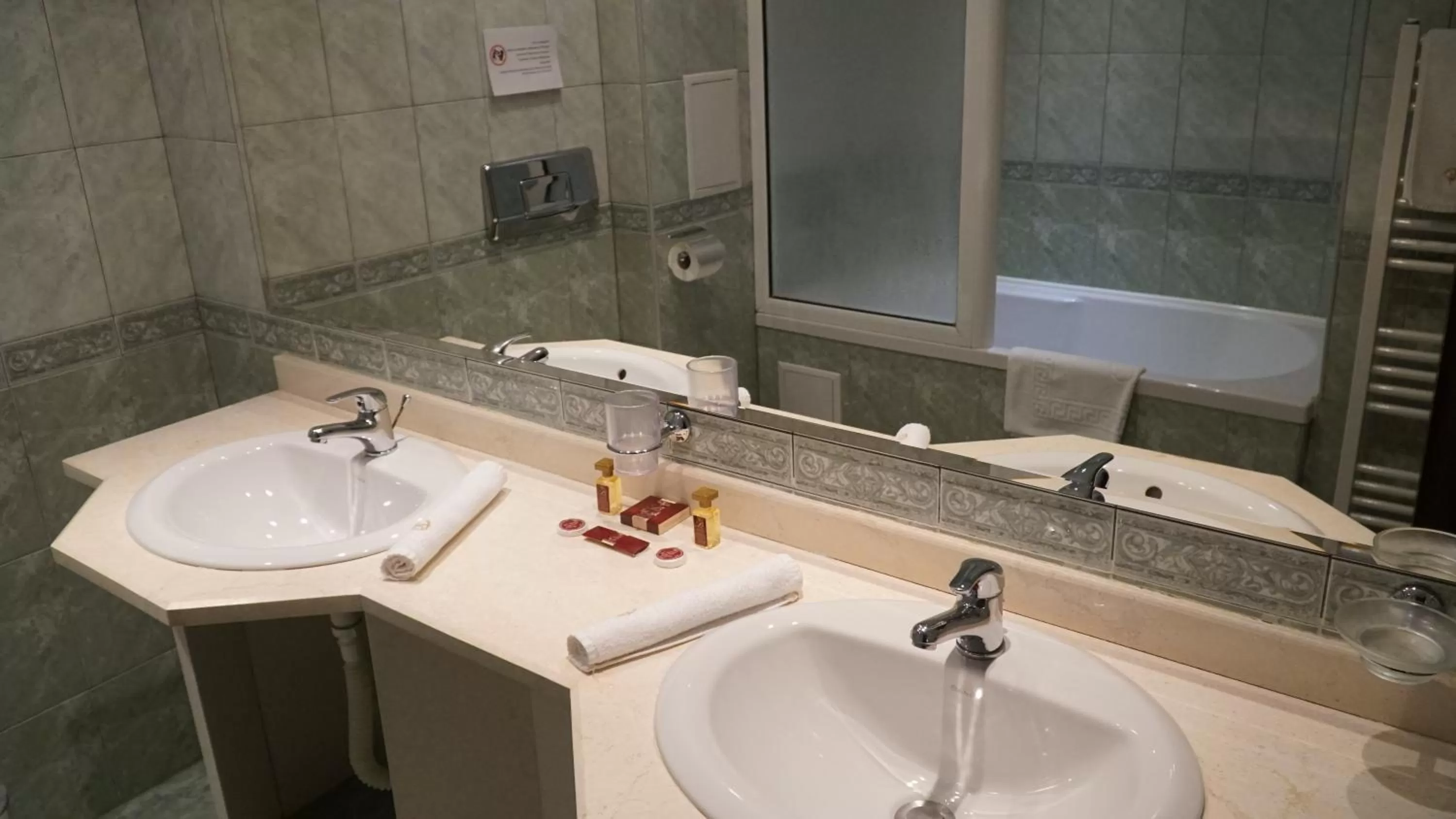 Bathroom in Troyan Plaza Hotel