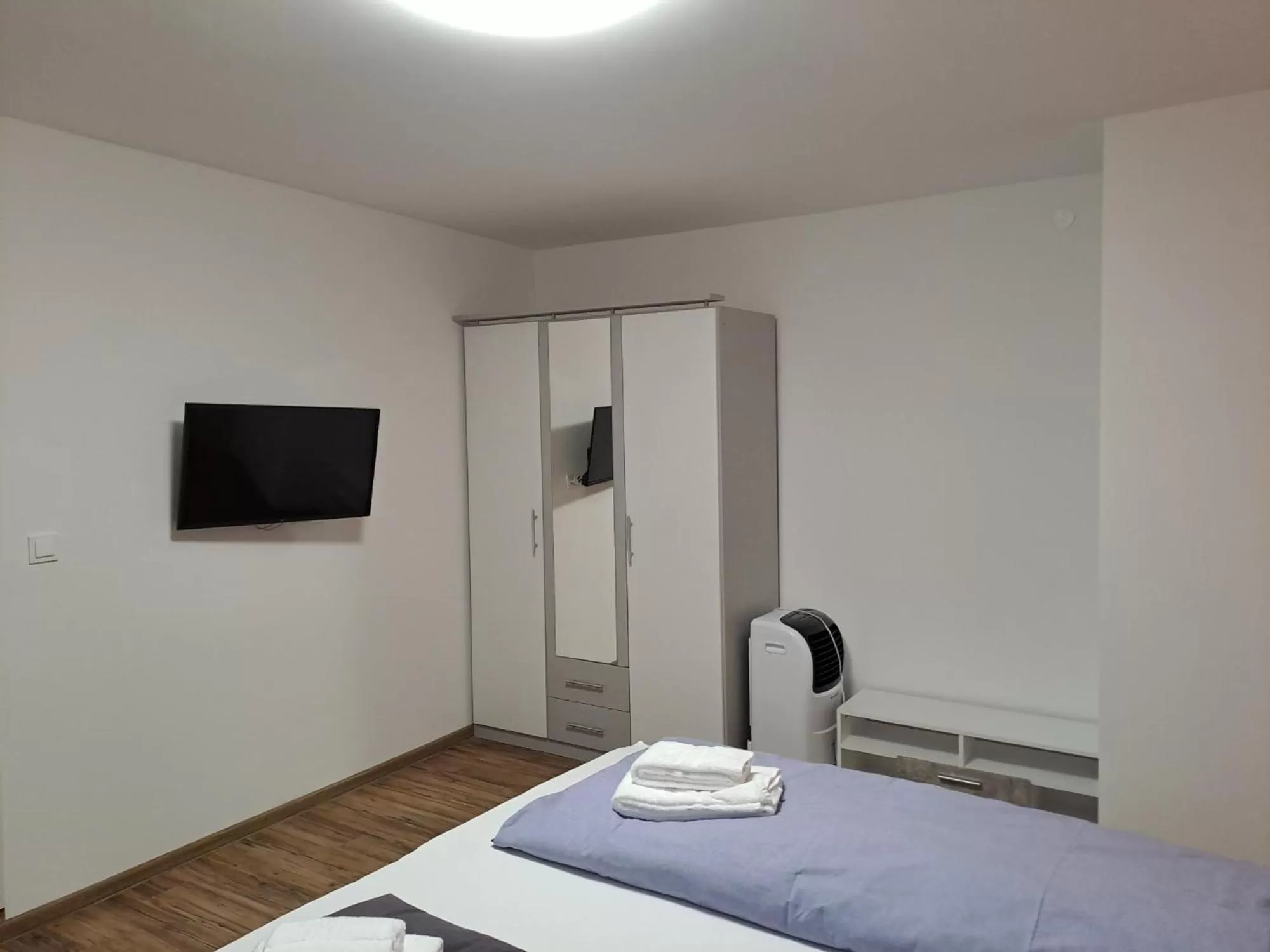 Bed in Hotel Grüner Baum - Melissone Italian Restaurant