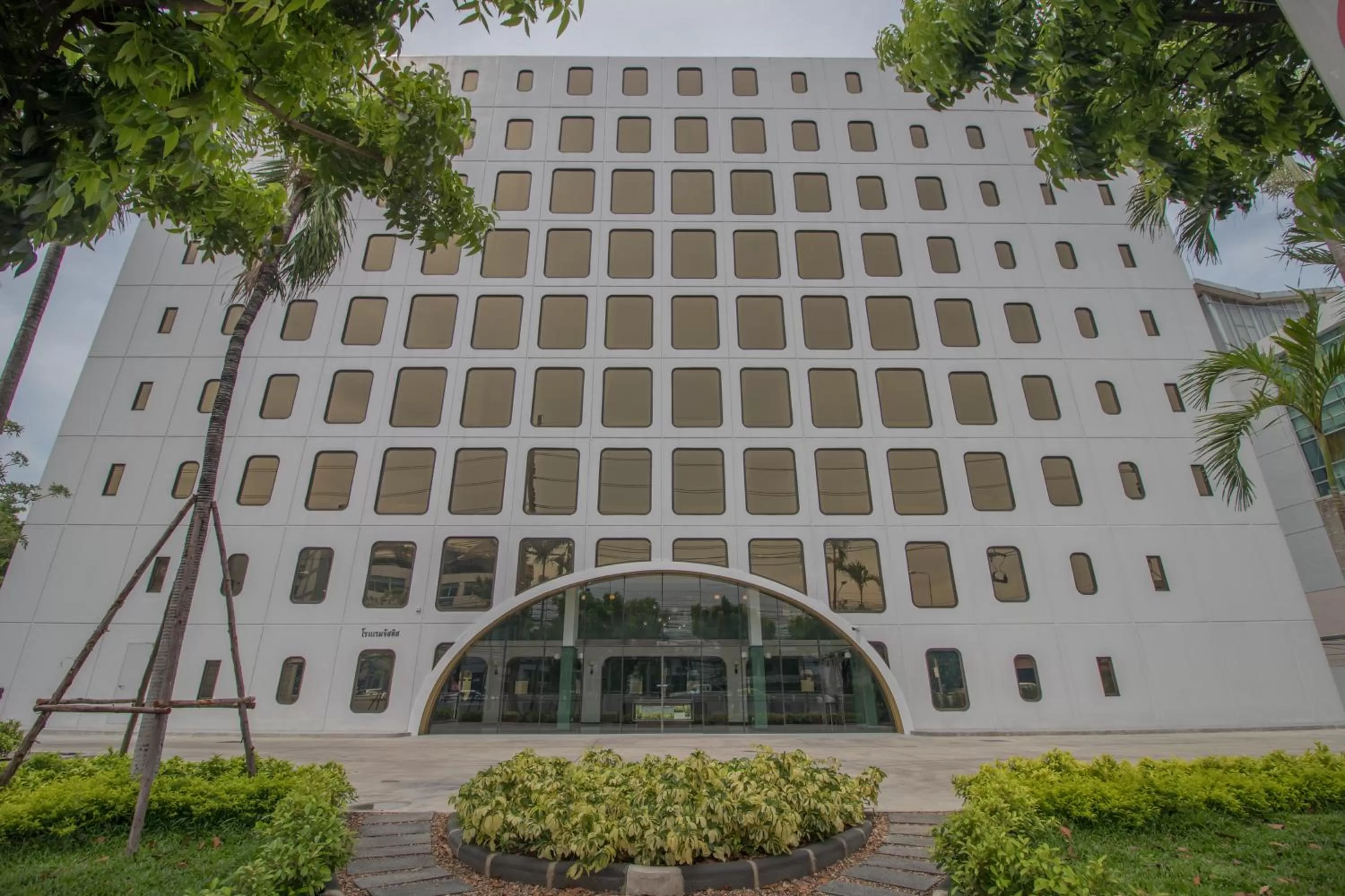 Facade/entrance in Justice Hotel