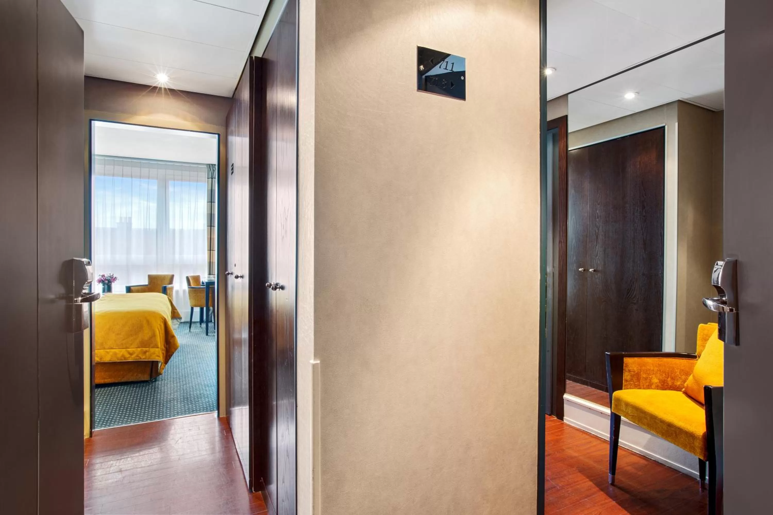 Family Room (4 Adults + 1 Child) in Auteuil Manotel