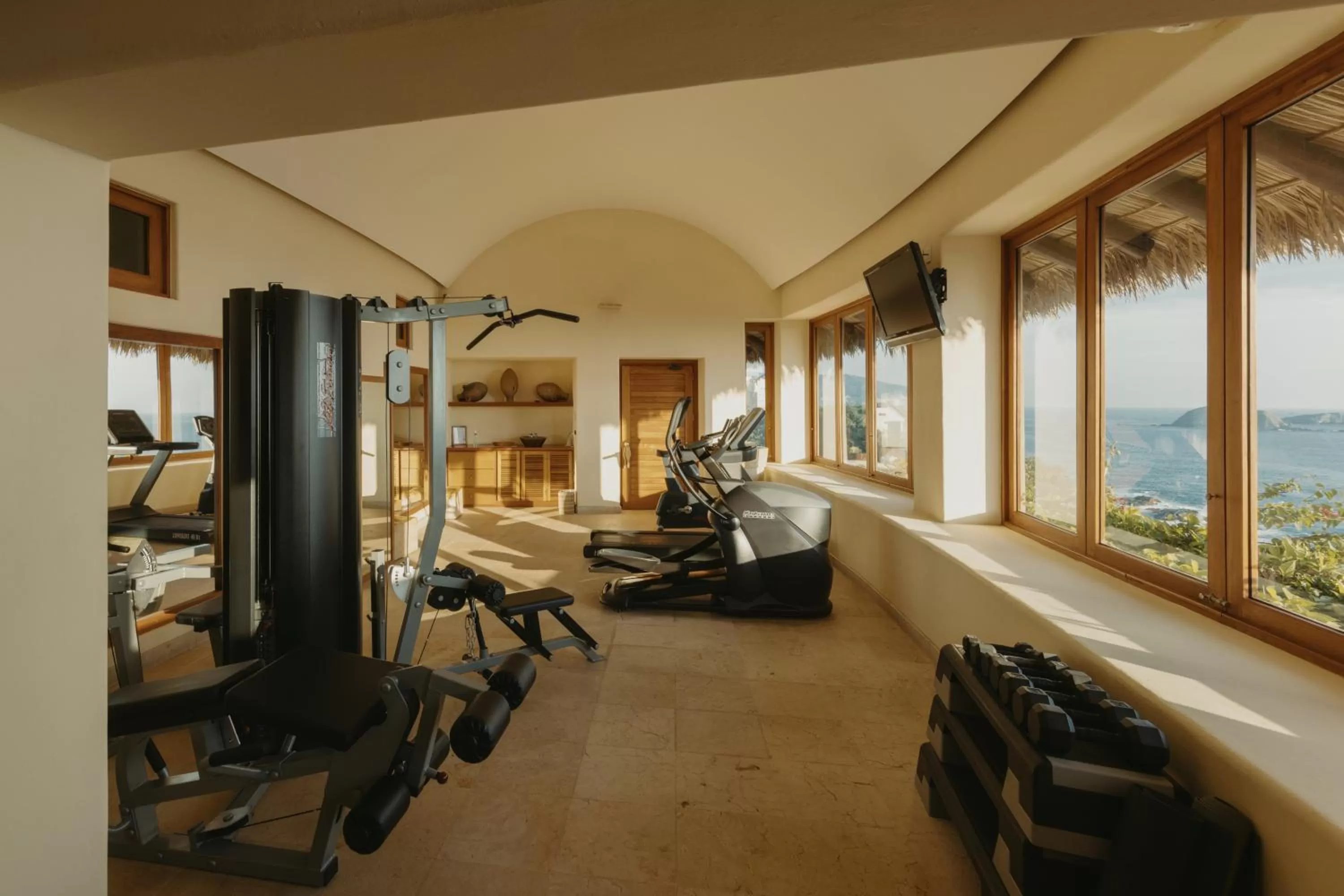 Fitness centre/facilities in Cala de Mar Resort & Spa Ixtapa