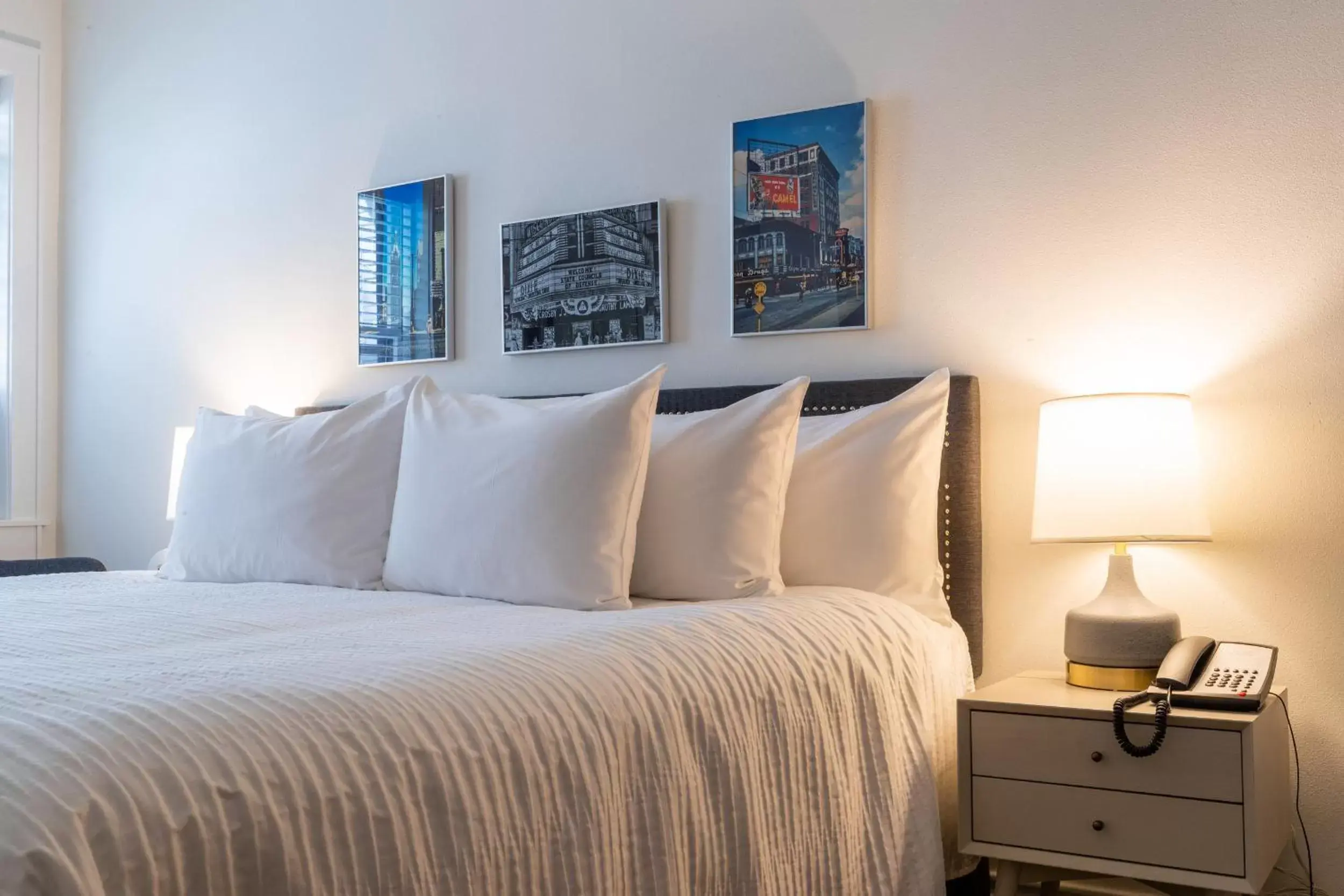 Premier King Room in The Plaza Hotel - Milwaukee Premier King Room in The Plaza Hotel - Milwaukee