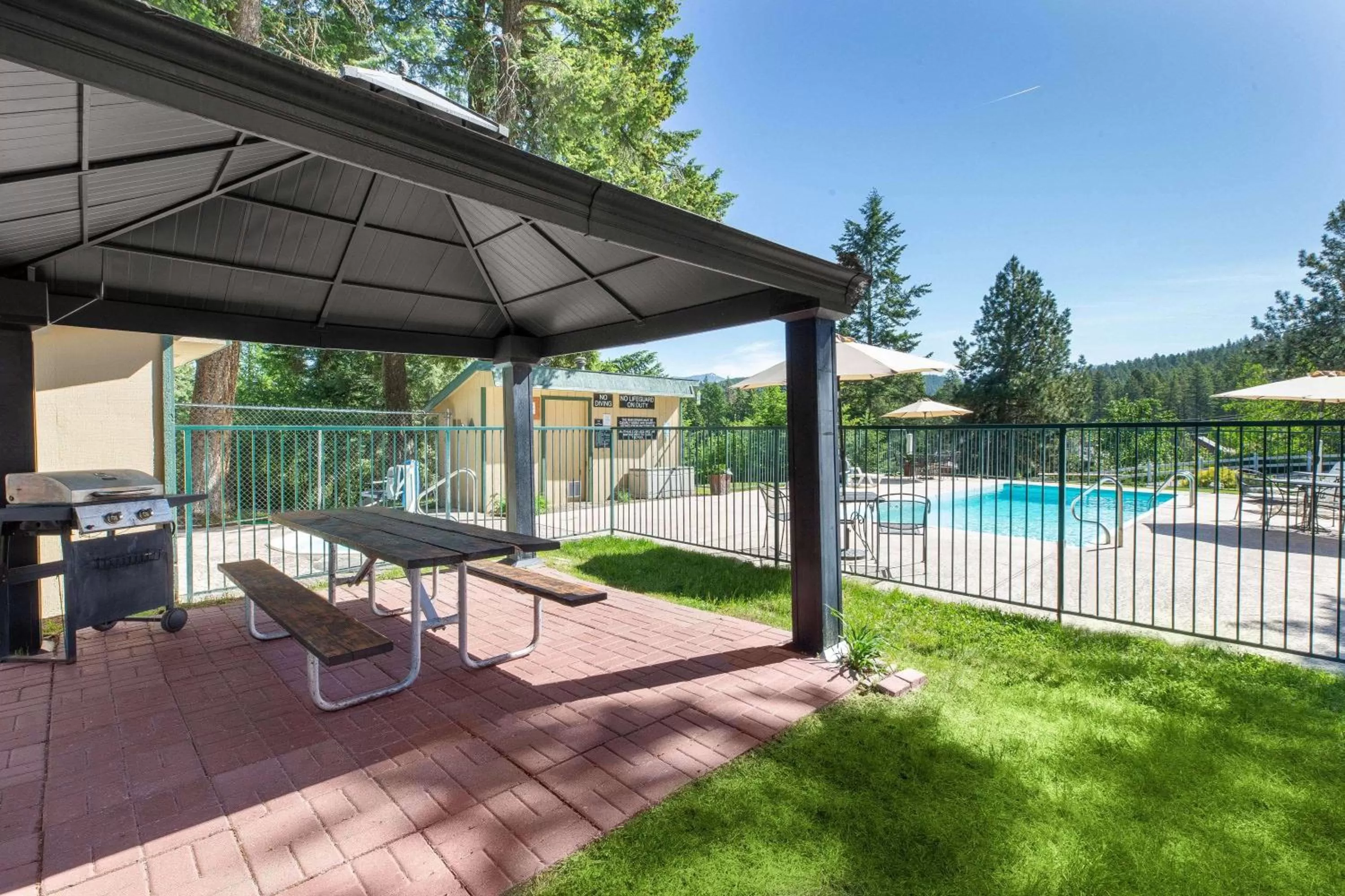 Patio in Timbers Motel