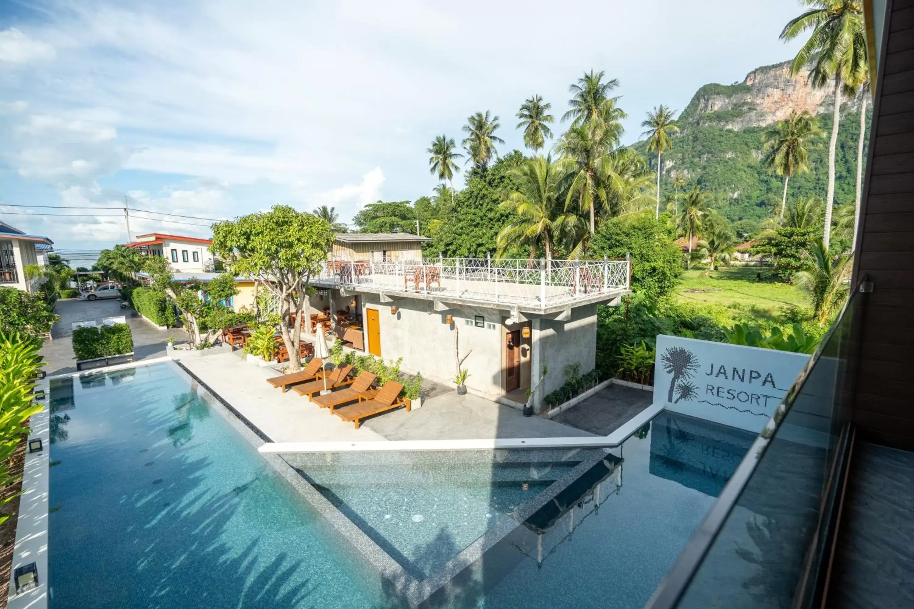 Deluxe Twin Room with Pool View in Janpa Resort Deluxe Twin Room with Pool View in Janpa Resort