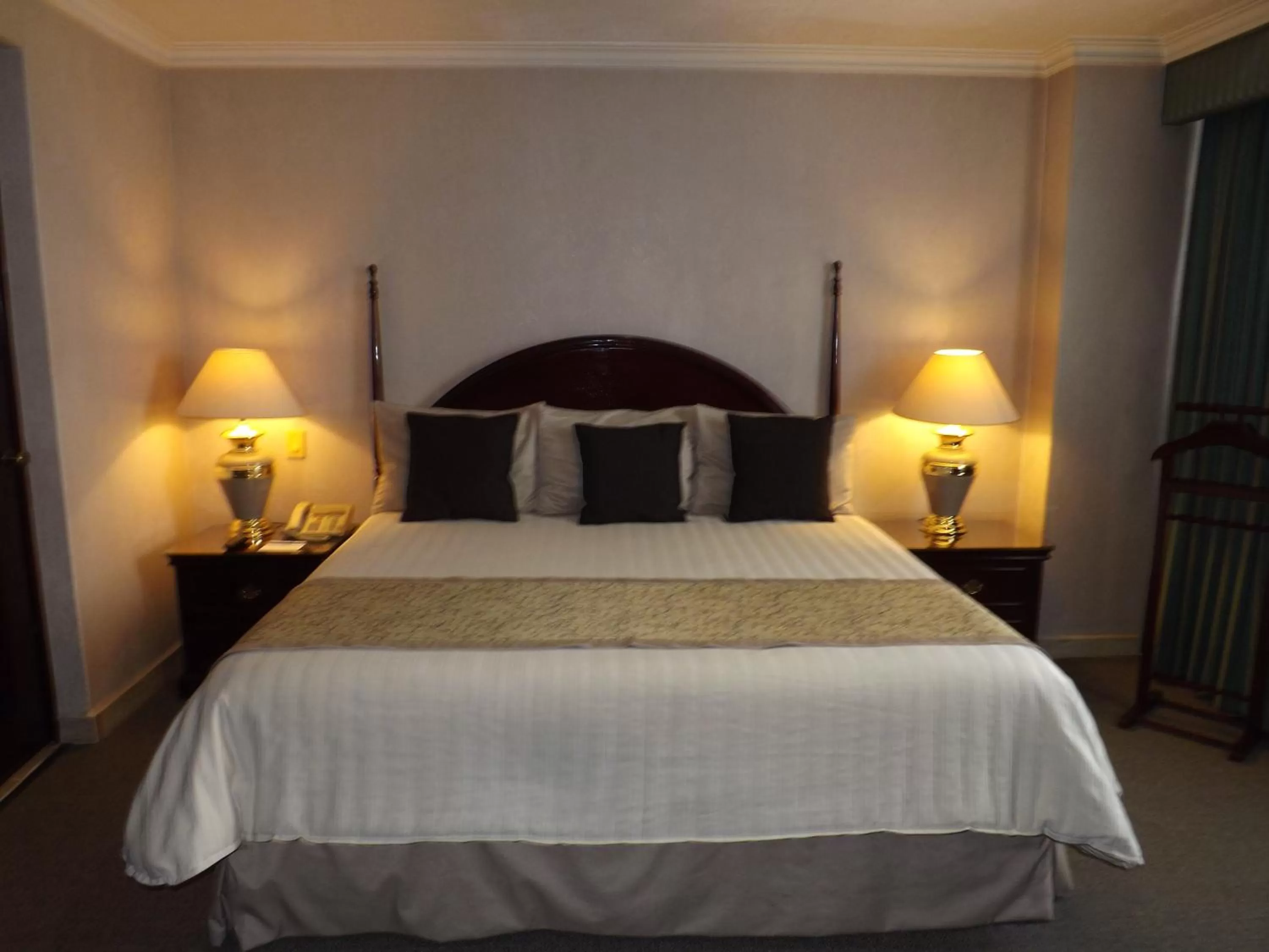 Bed in Pedregal Palace