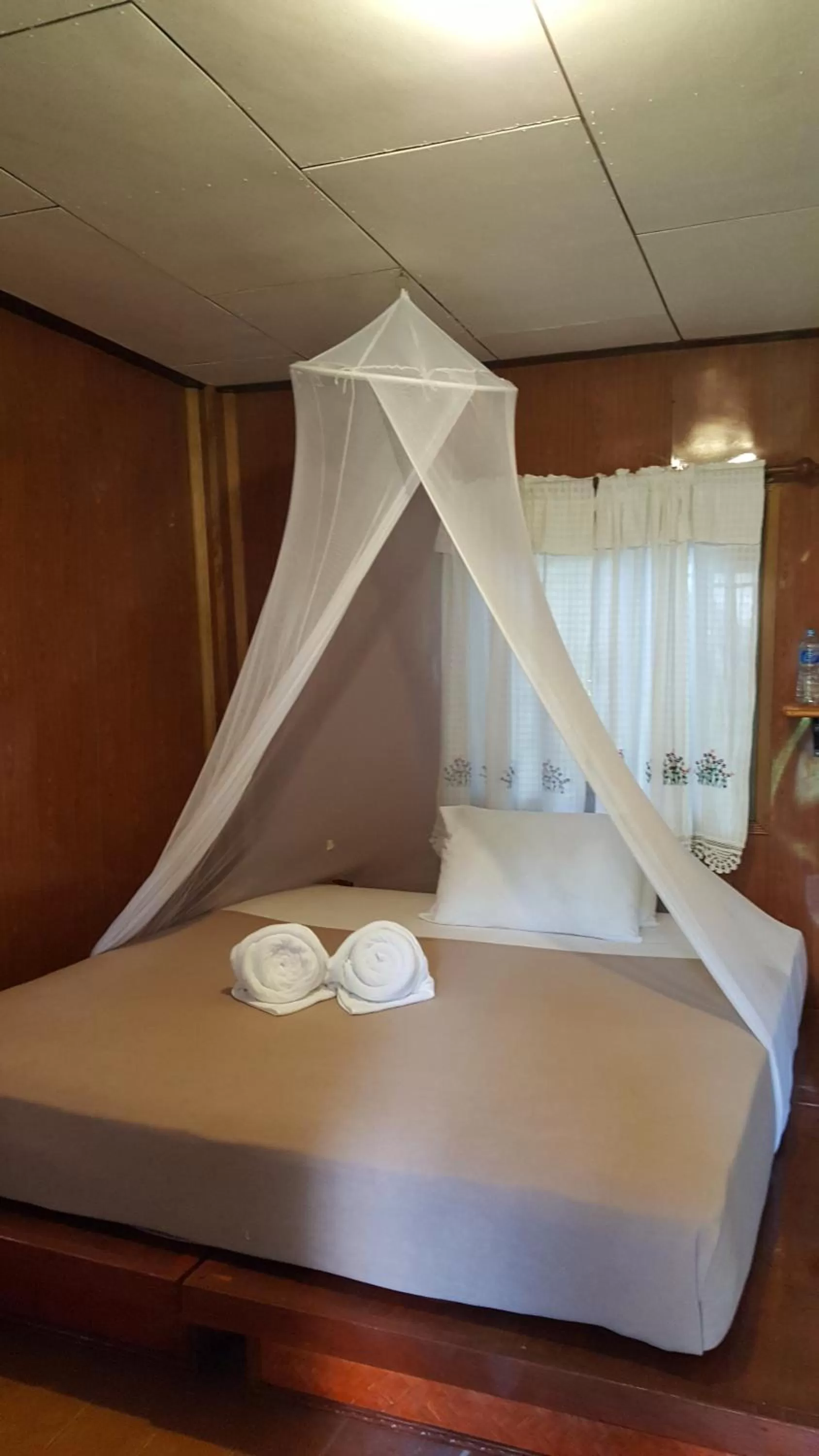 Bed in Khao Sok Jungle Huts Resort