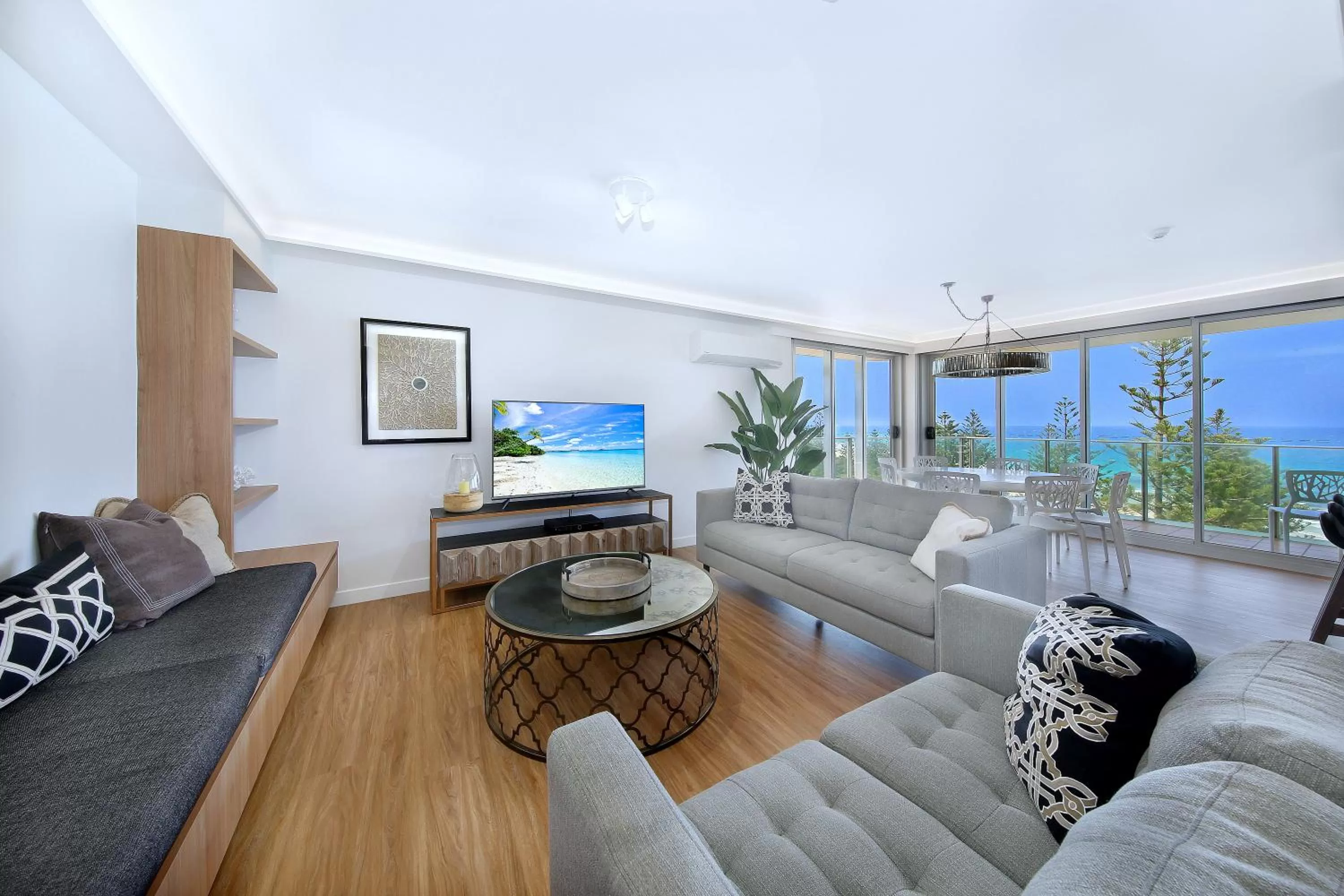 Living room in Pacific Regis Beachfront Holiday Apartments