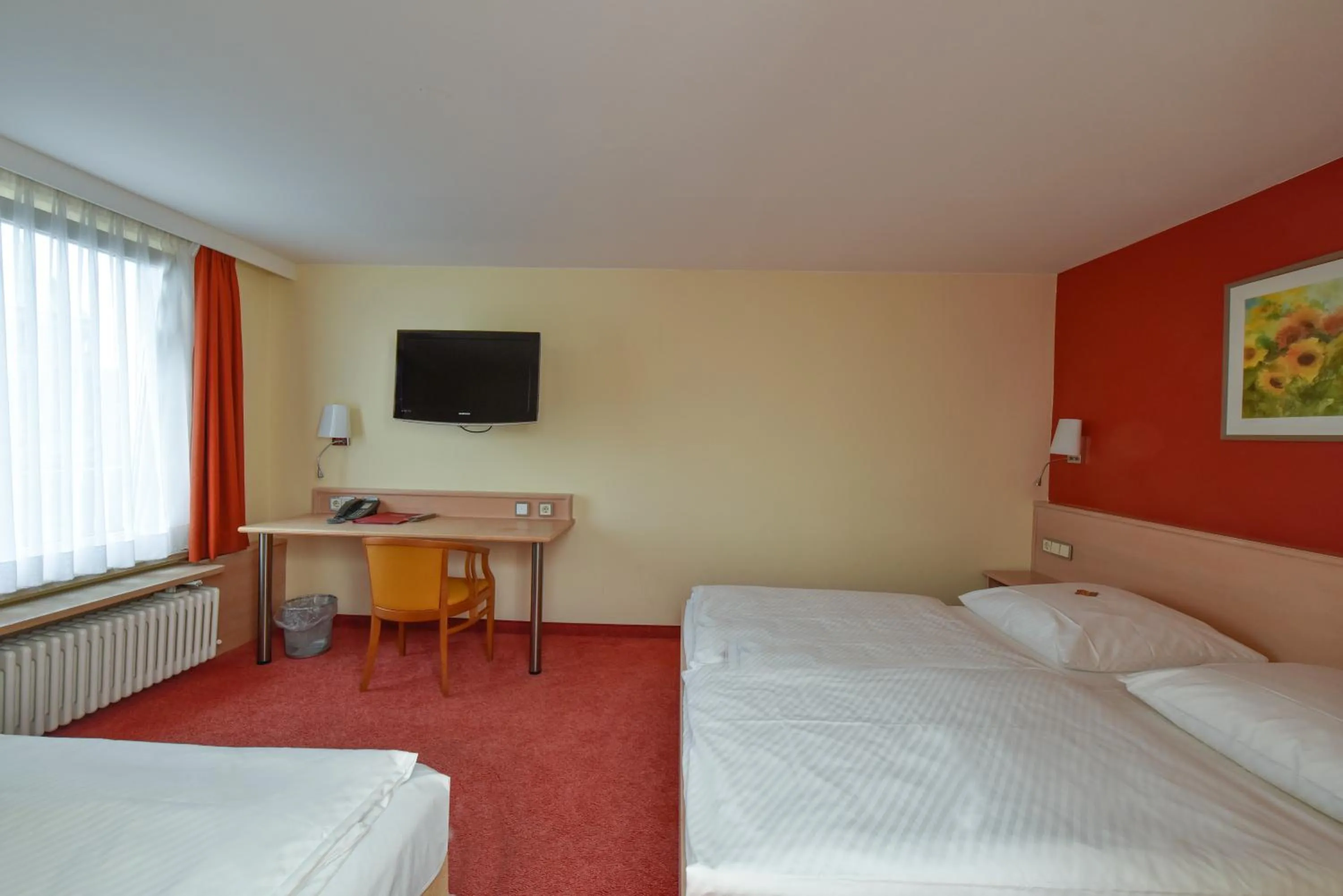 Photo of the whole room, Bed in Hotel ADRIA München