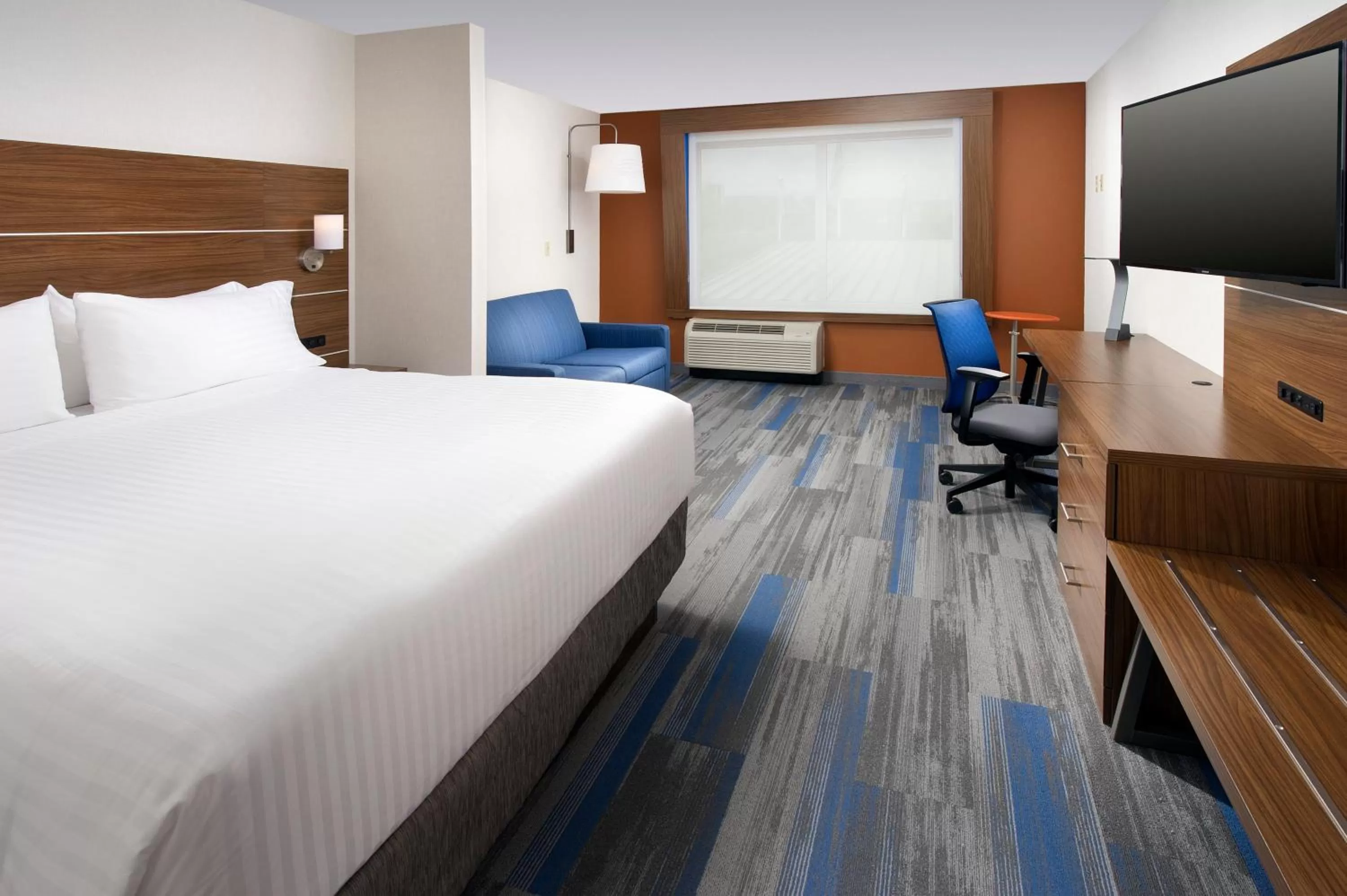 Photo of the whole room, Bed in Holiday Inn Express & Suites by IHG Altoona by IHG
