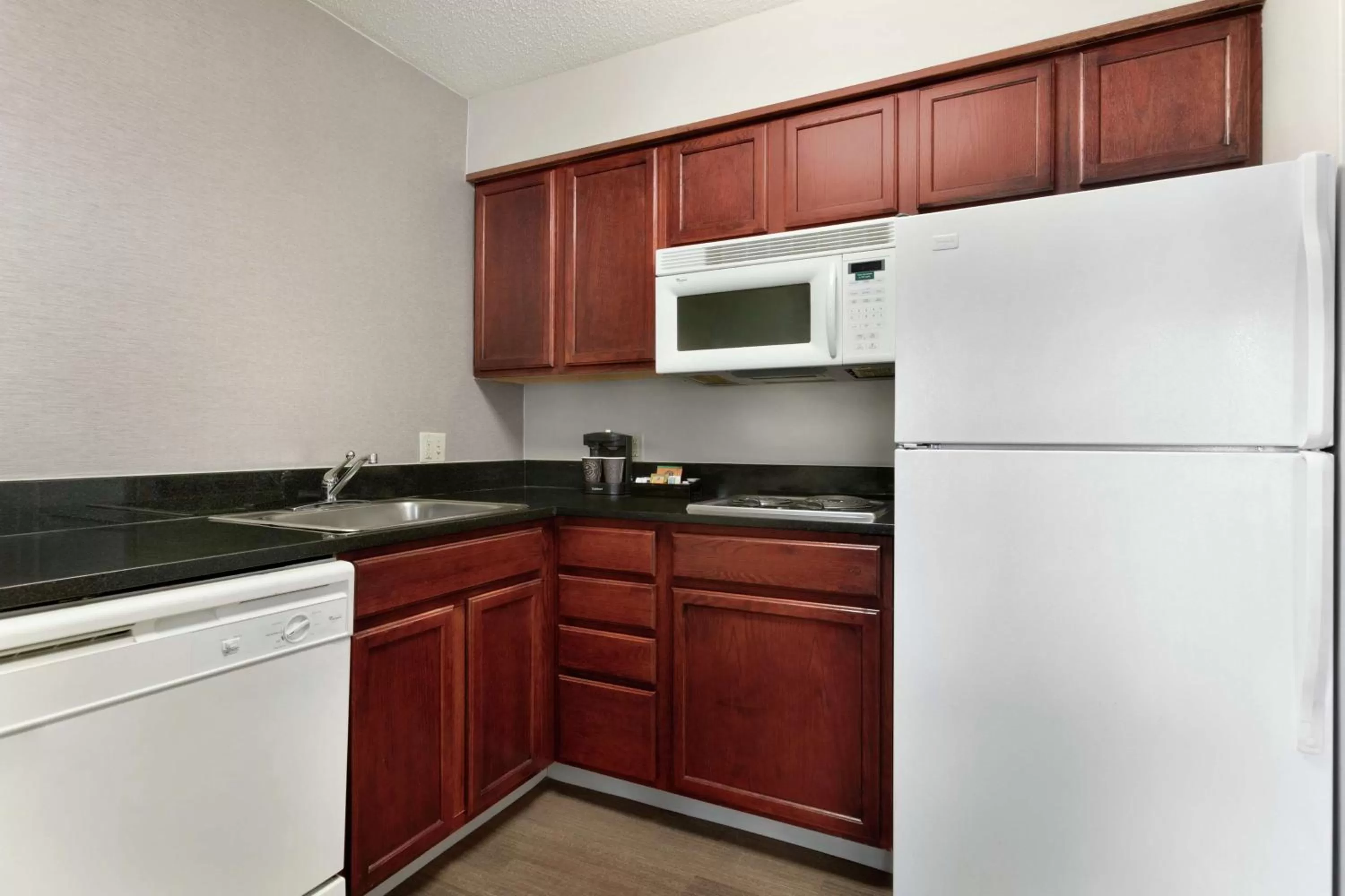 Kitchen or kitchenette in Homewood Suites by Hilton Columbus-Dublin