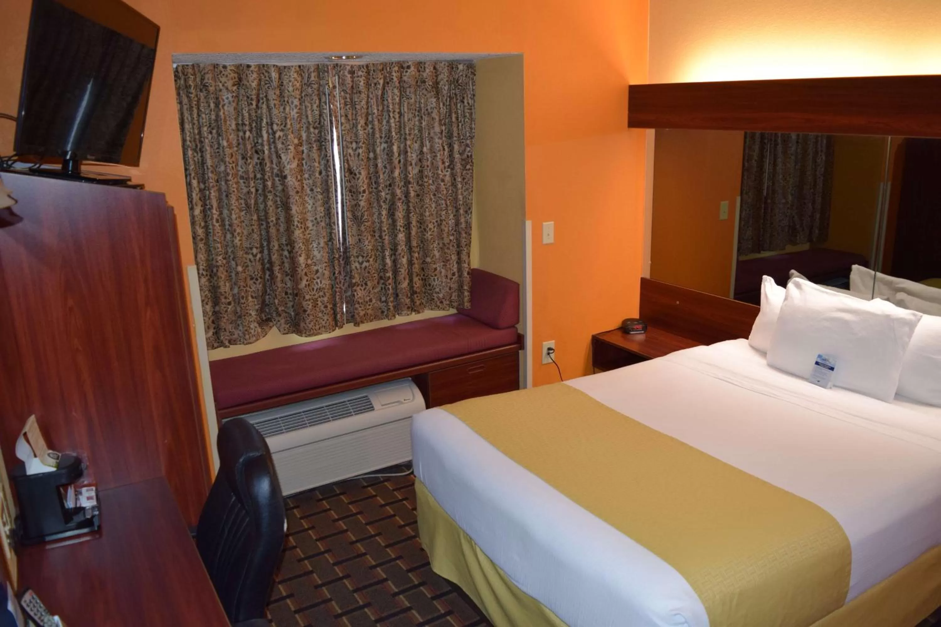 Photo of the whole room, Bed in Microtel Inn & Suites by Wyndham Rock Hill/Charlotte Area