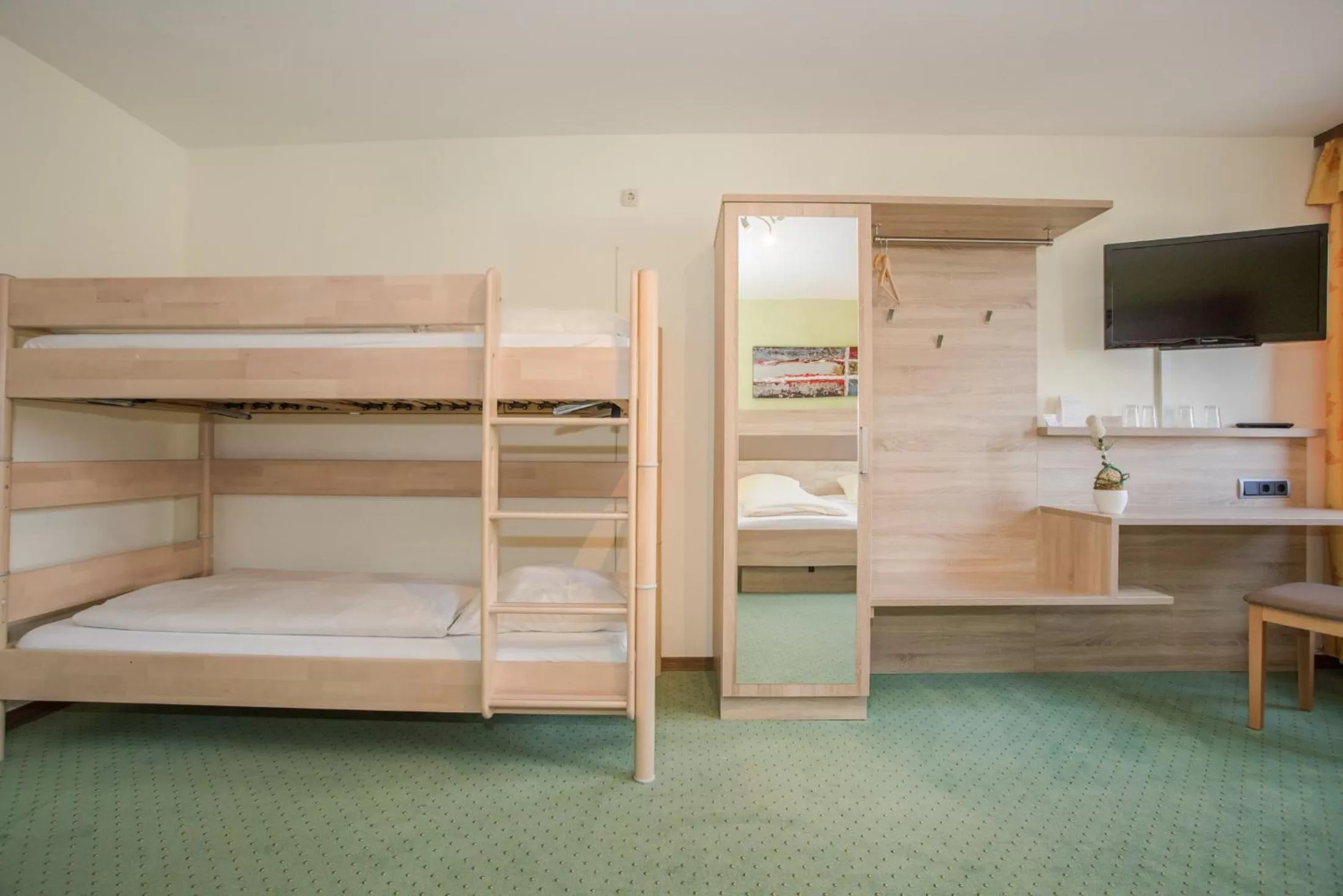 TV and multimedia, Bed in Frühstückshotel Landgasthof Kramer