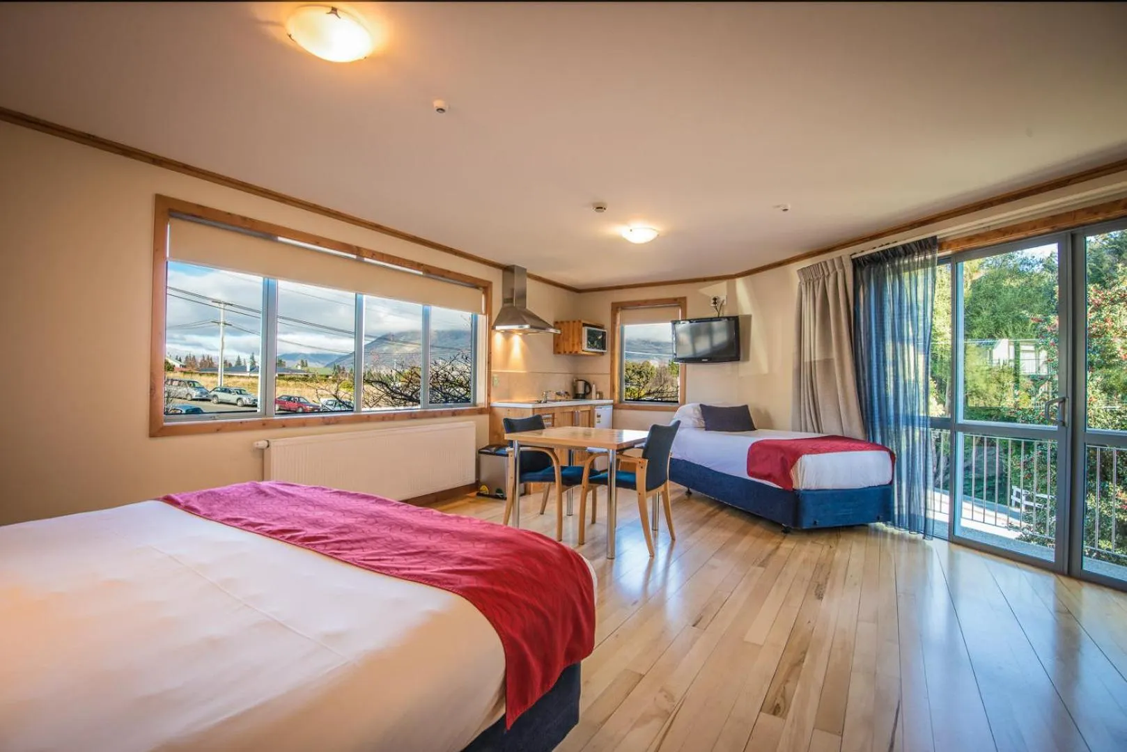 Coffee/tea facilities, Bed in Coronation Lodge