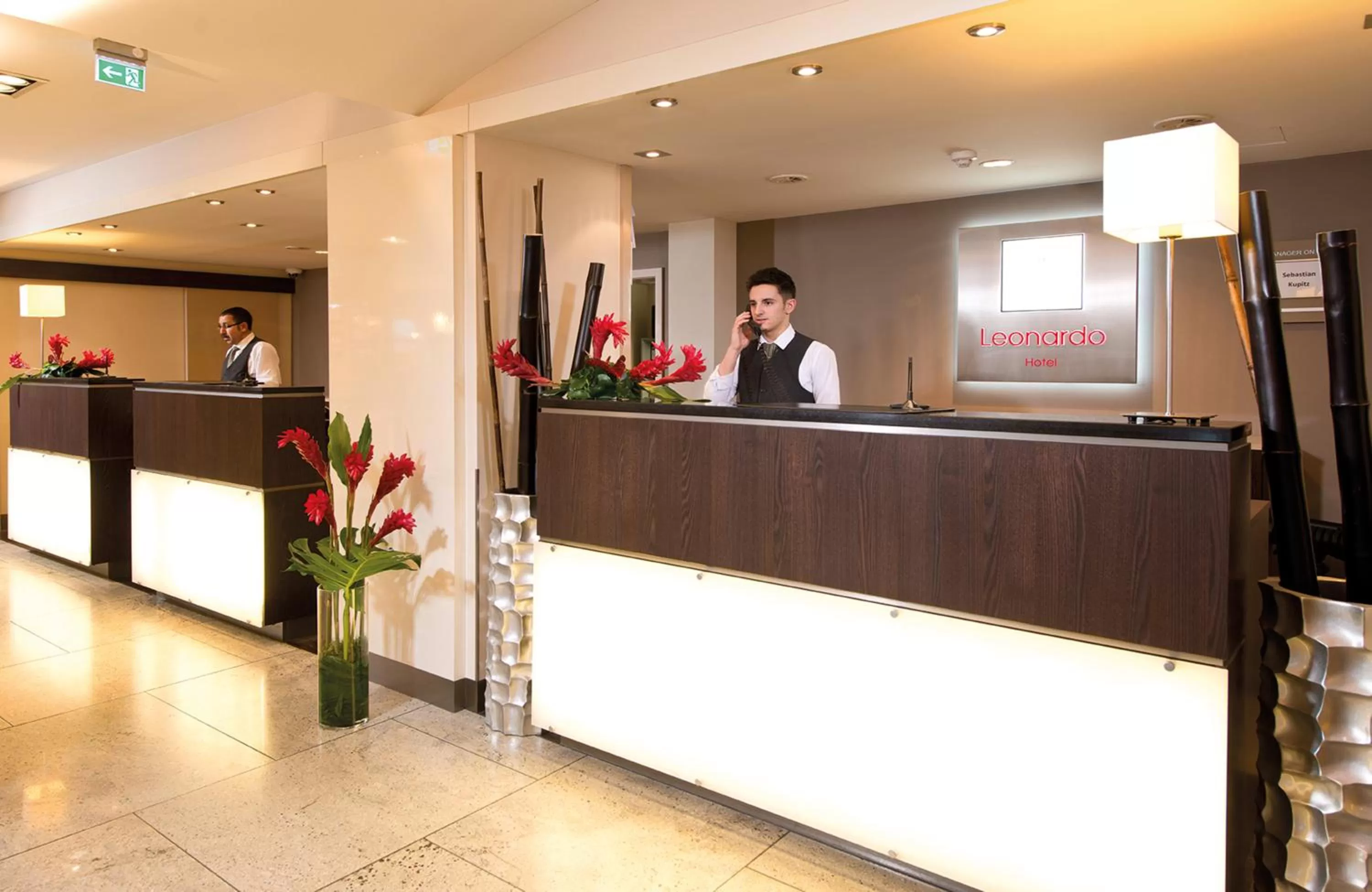 Lobby or reception in Leonardo Hotel Hannover Airport